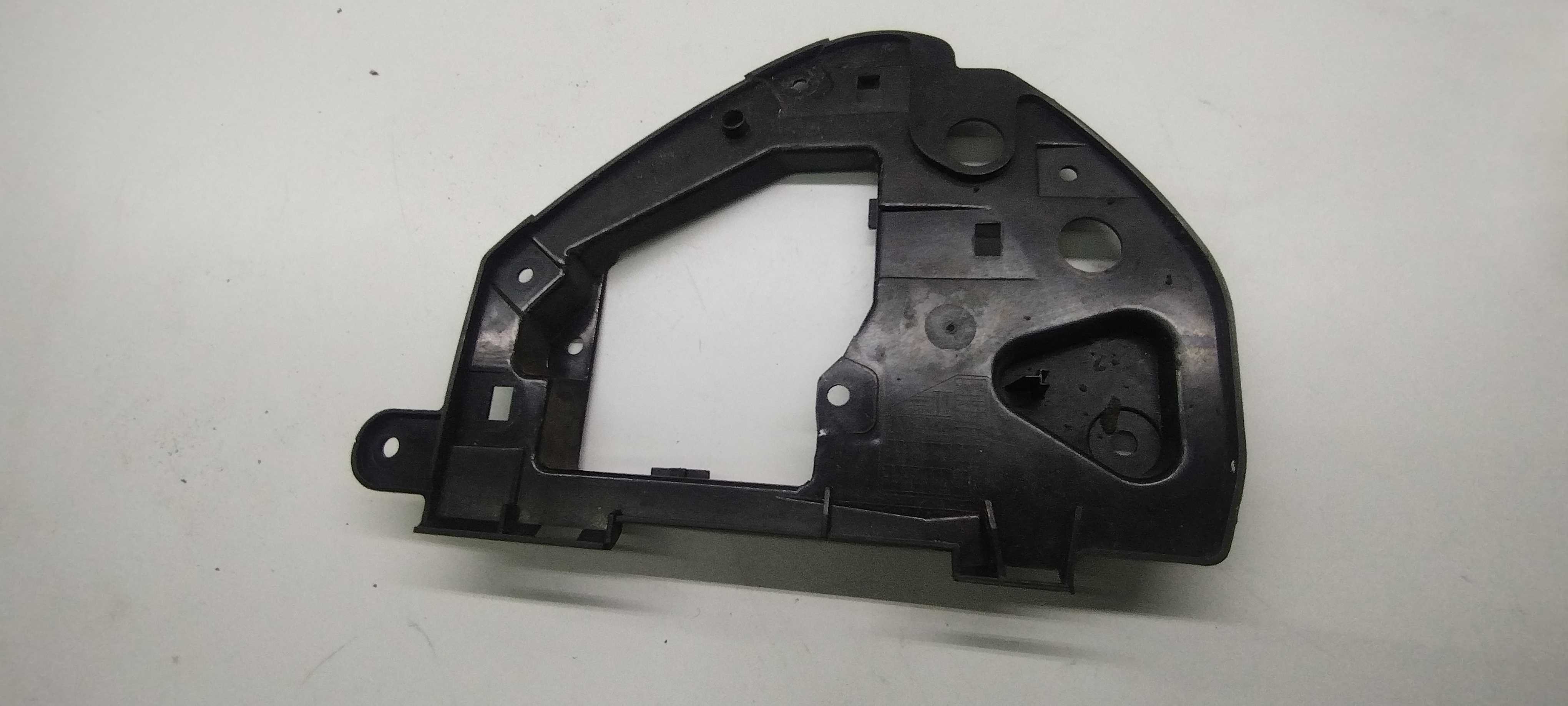 Acabamento Suporte Caixa De Fusível Direito Audi A3 99/03 2
