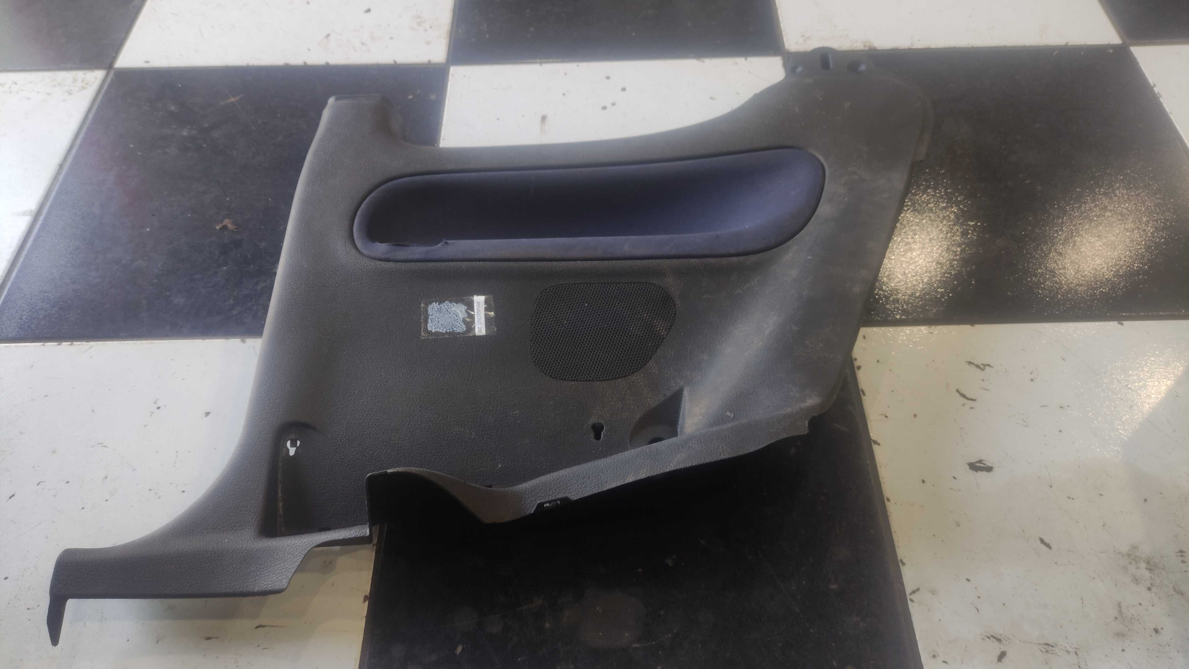 Revestimento Forro Lateral Traseiro Direito Peugeot 206 2p 1