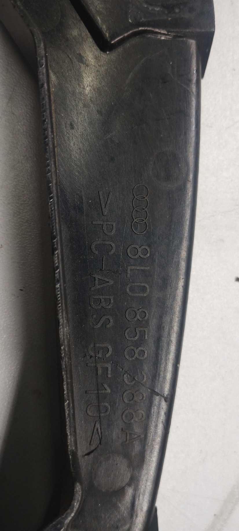 Acabamento Suporte Caixa De Fusível Direito Audi A3 99/03 3