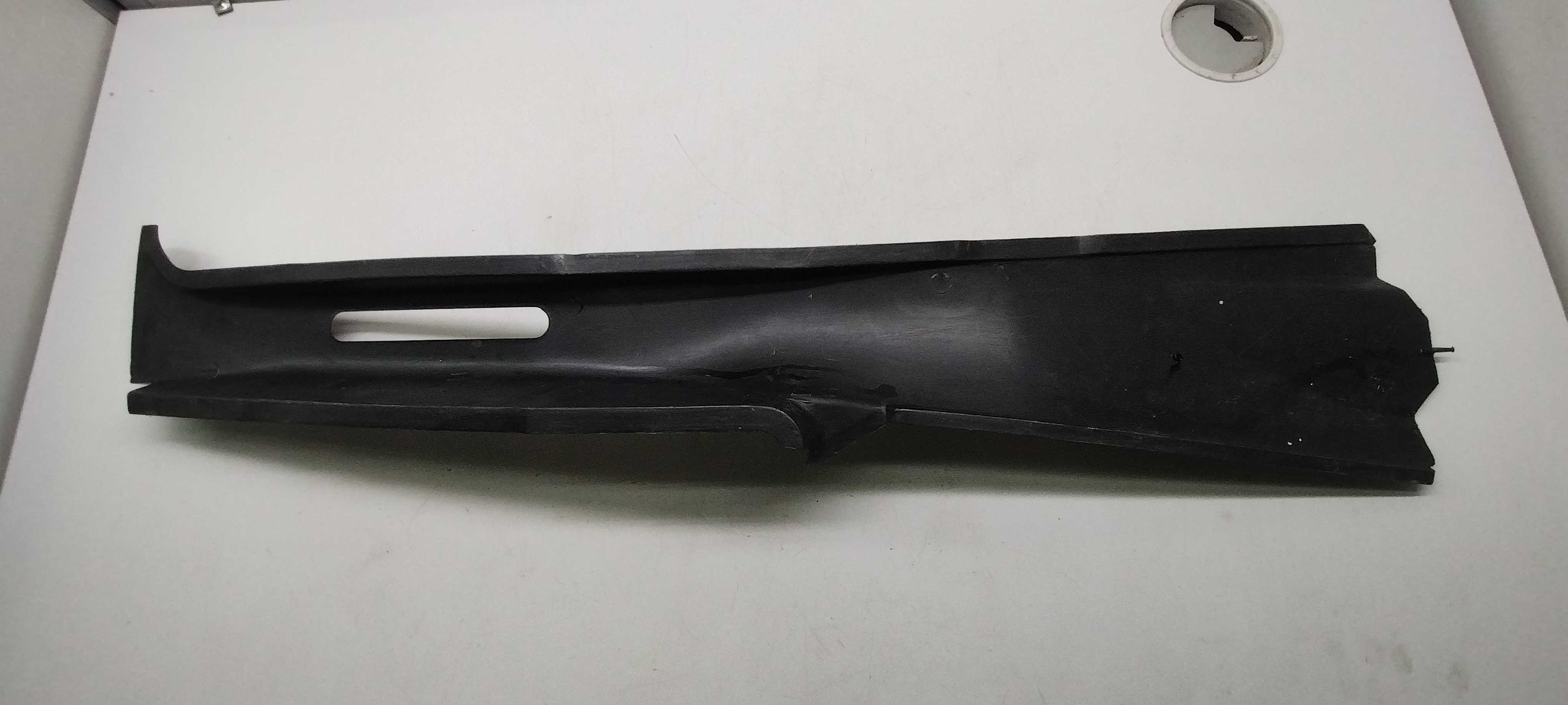 Capa Coluna Central Direita Fiat Uno 2 Portas 10/16