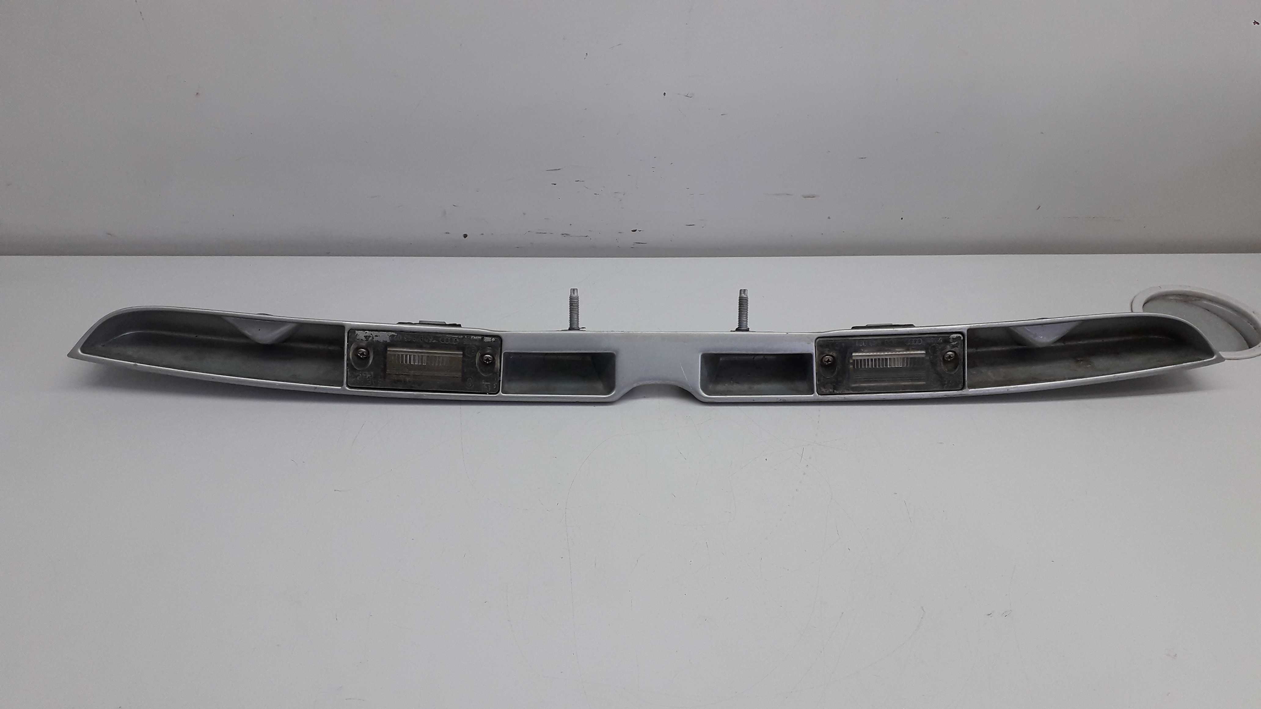 Friso Tampa Traseira Audi A4 1996 Prata 3
