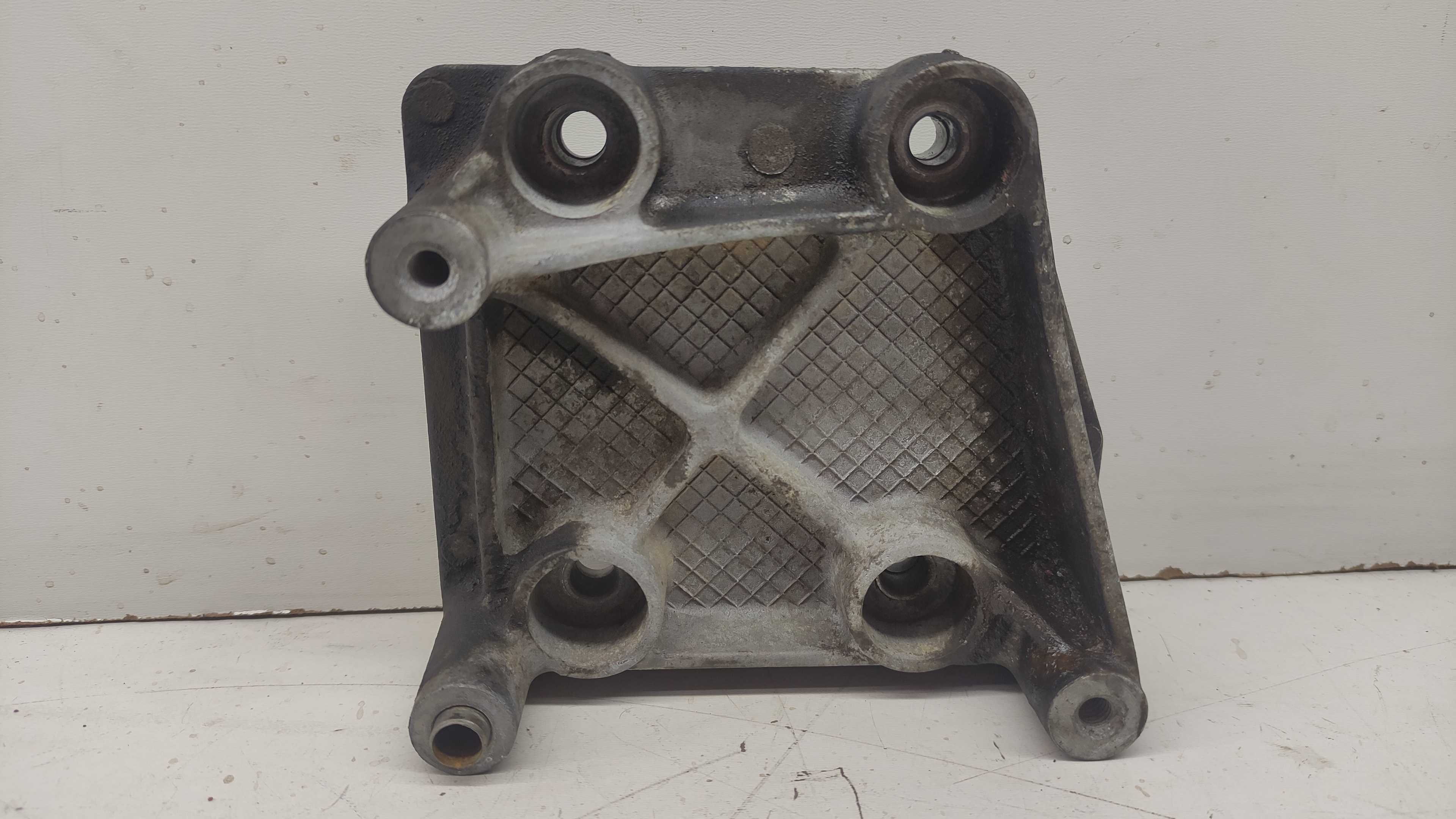 Suporte Compressor De Ar Peugeot 207 1.4 C3 1.4 9656881780 2