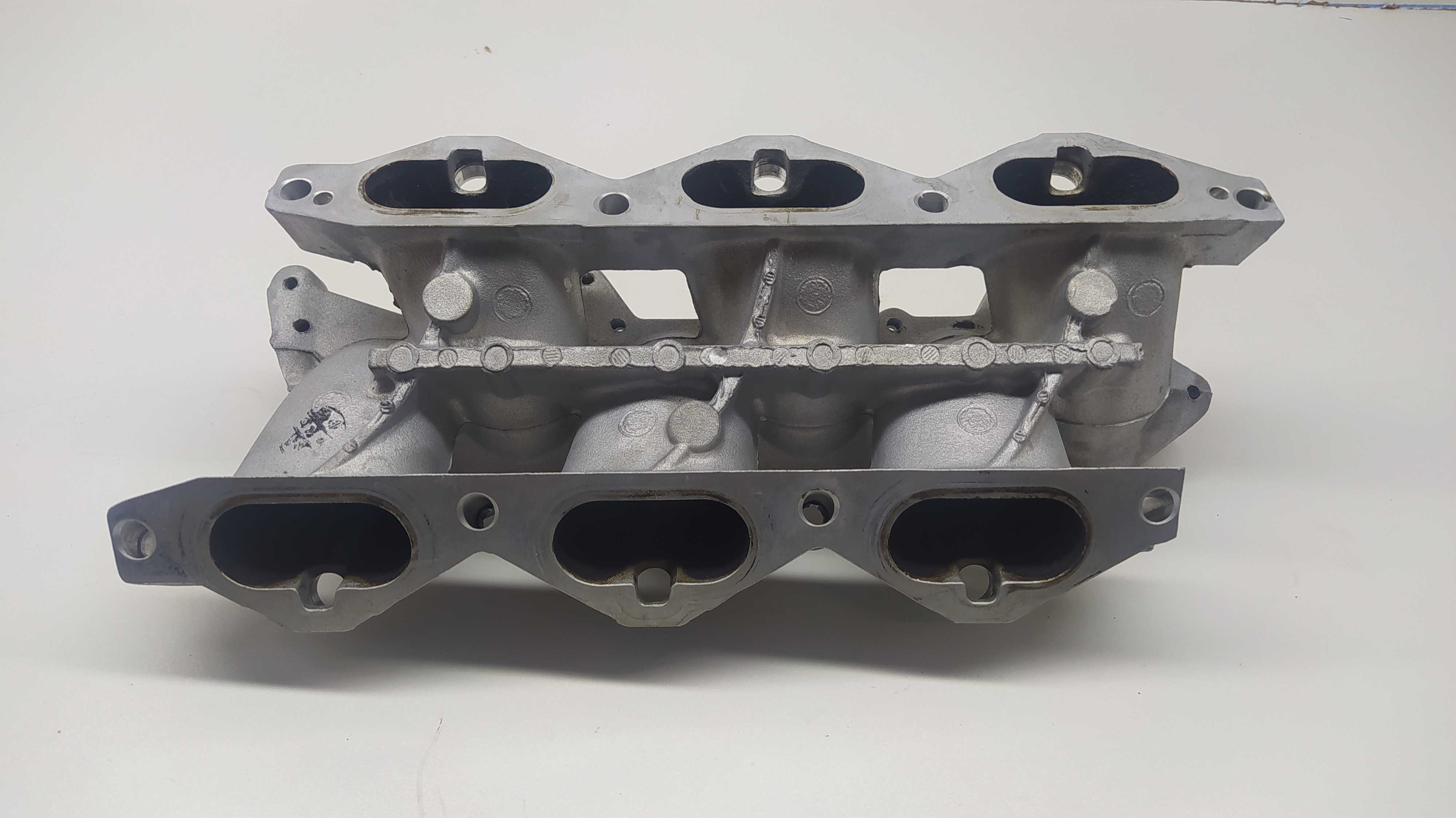 Base Coletor De Admissão Hyundai Azera 3.3 V6 3