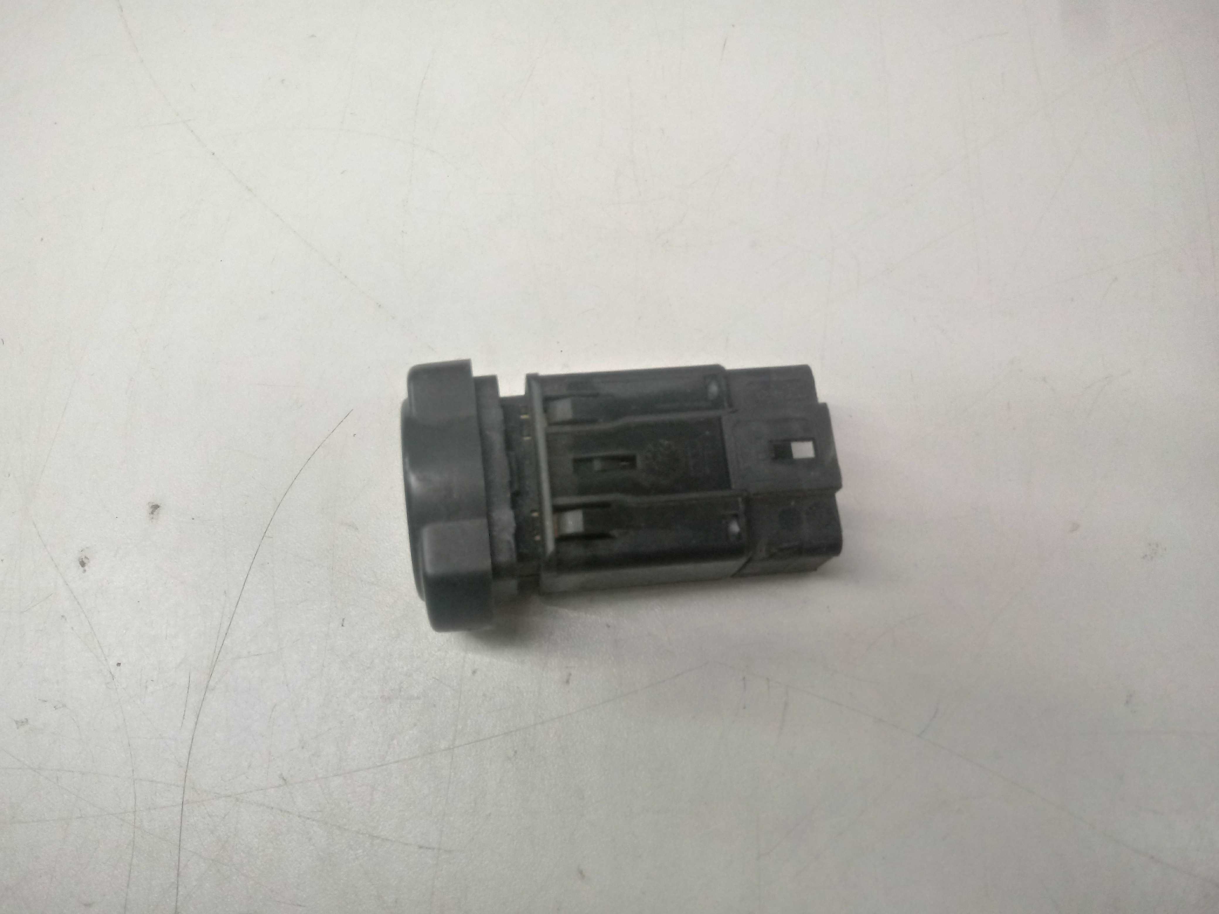 Botao Pisca Alerta Renault Logan Sandero 08/14 Preto/vermelho 2