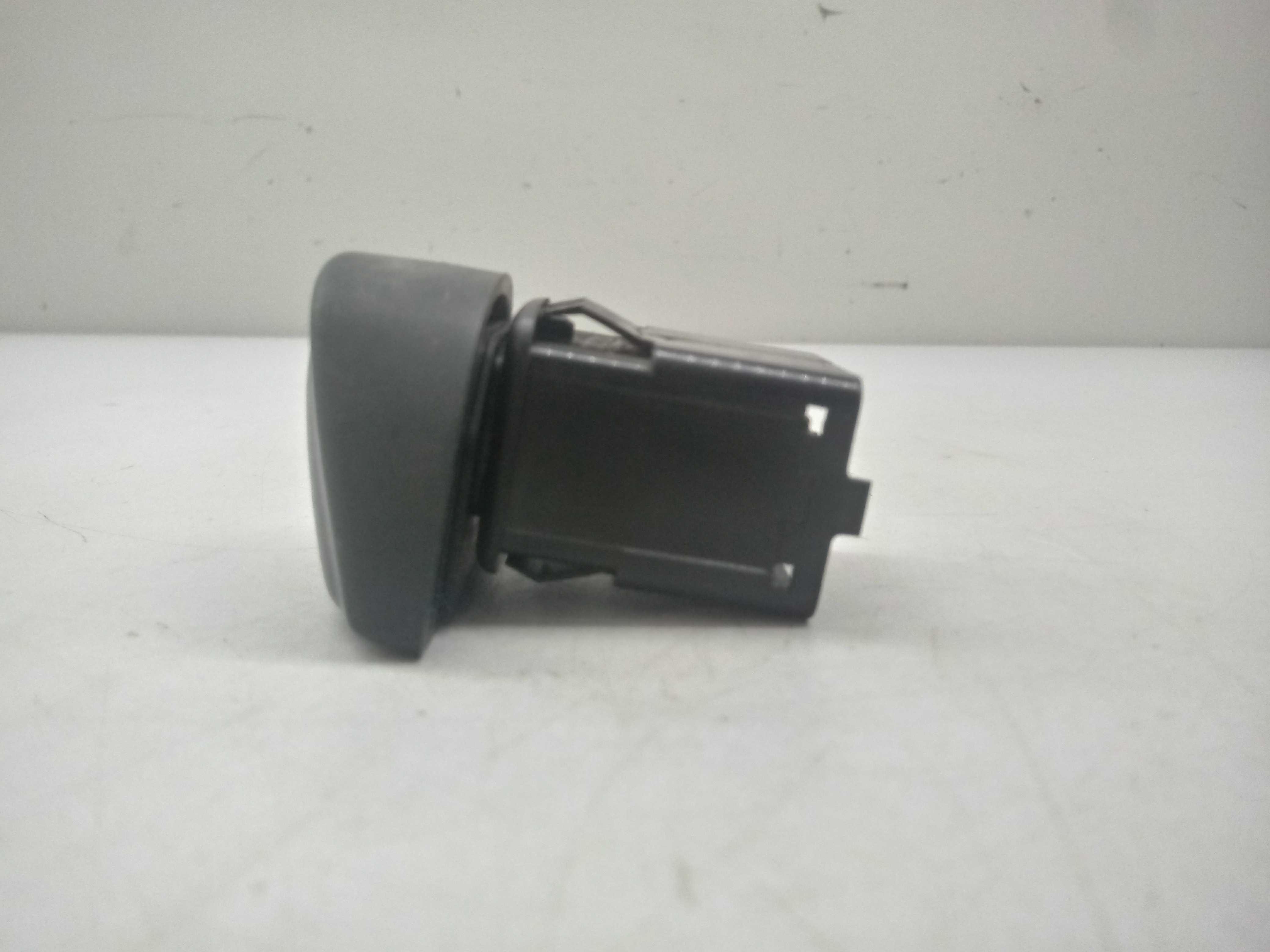 Botao Pisca Alerta Renault Scenic 00/03  Preto 3