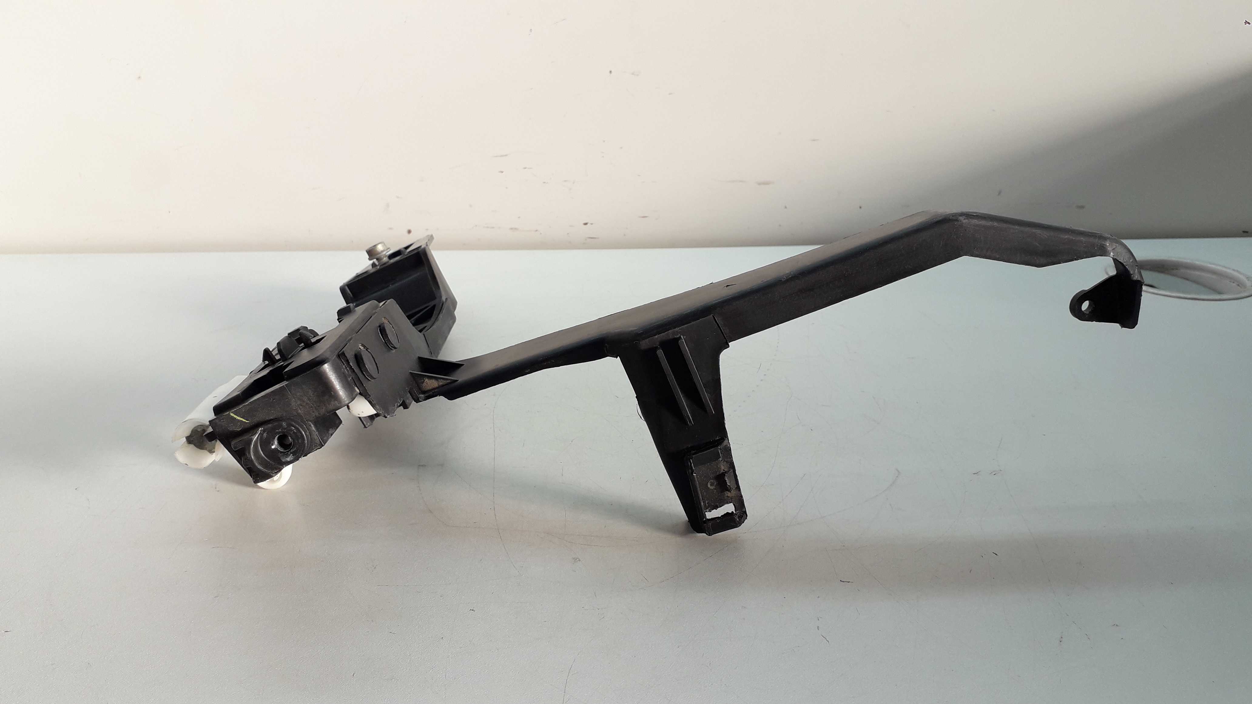 Suporte Da Maçaneta Externa Dianteira Direita Ford Fusion 3