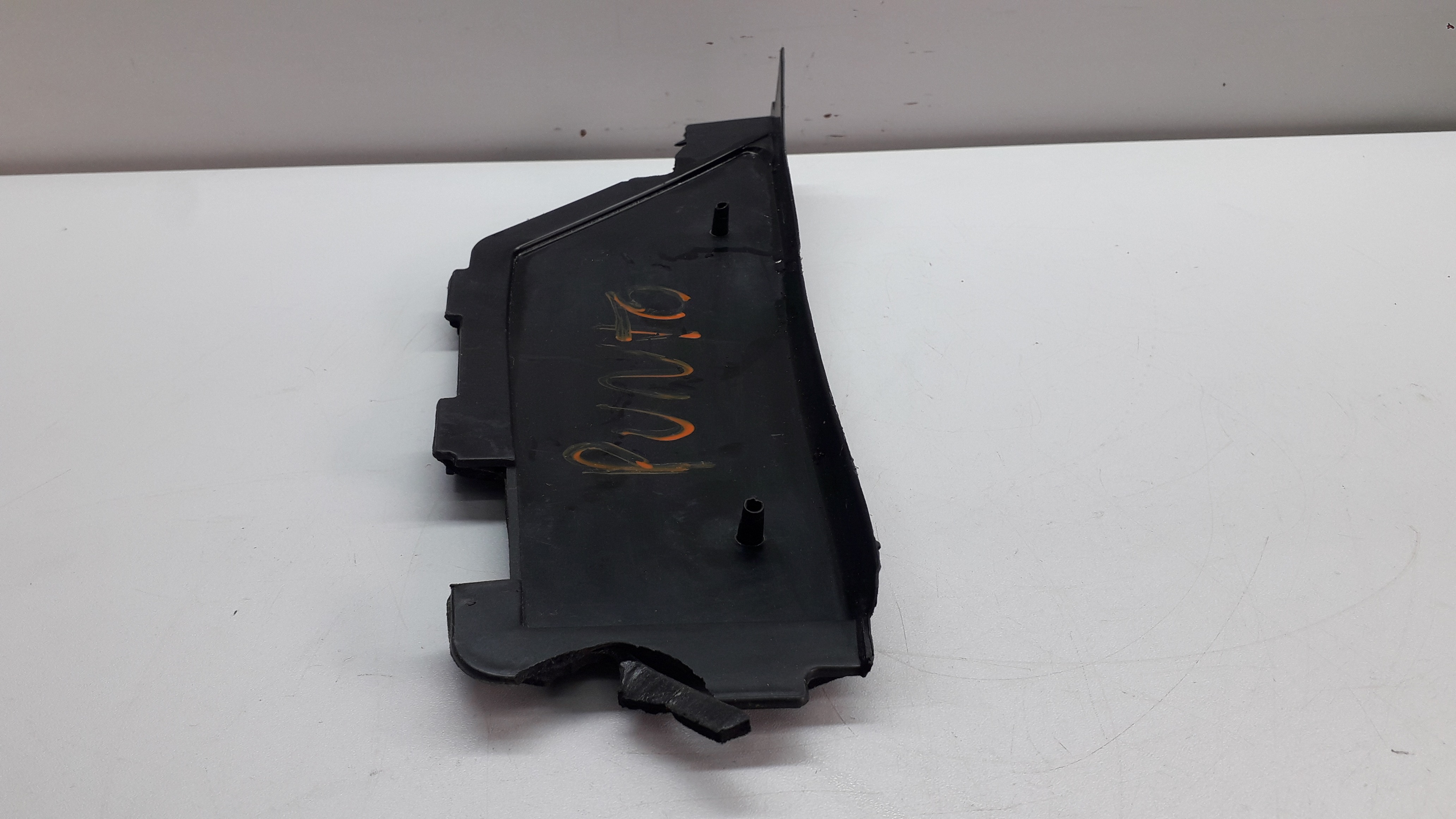 Acabamento Esquerdo Churrasqueira Fiat Punto 12/16 Avariada Preto 3