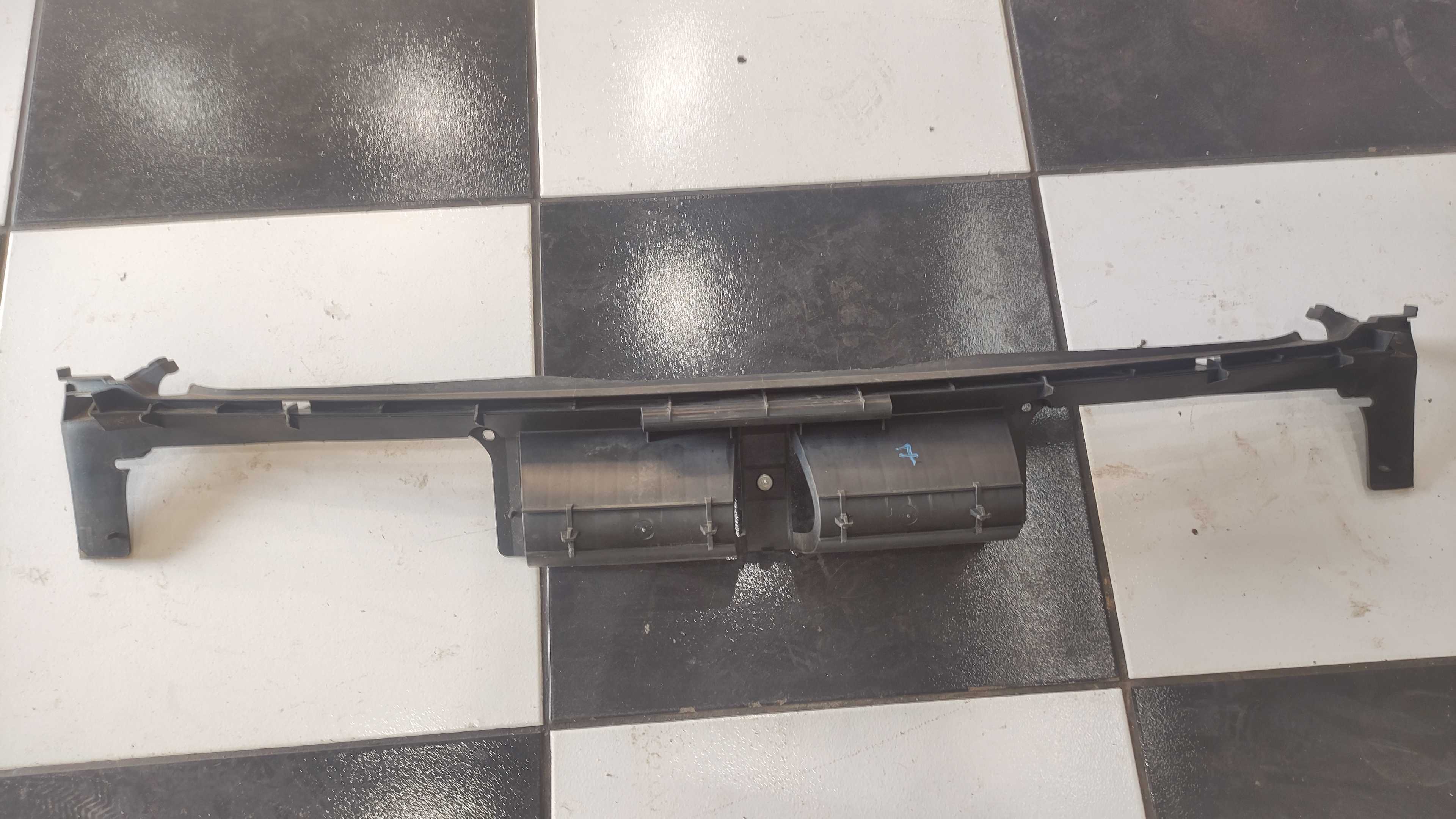 Suporte Parachoque Tráseiro Citroen C3 04/12 1