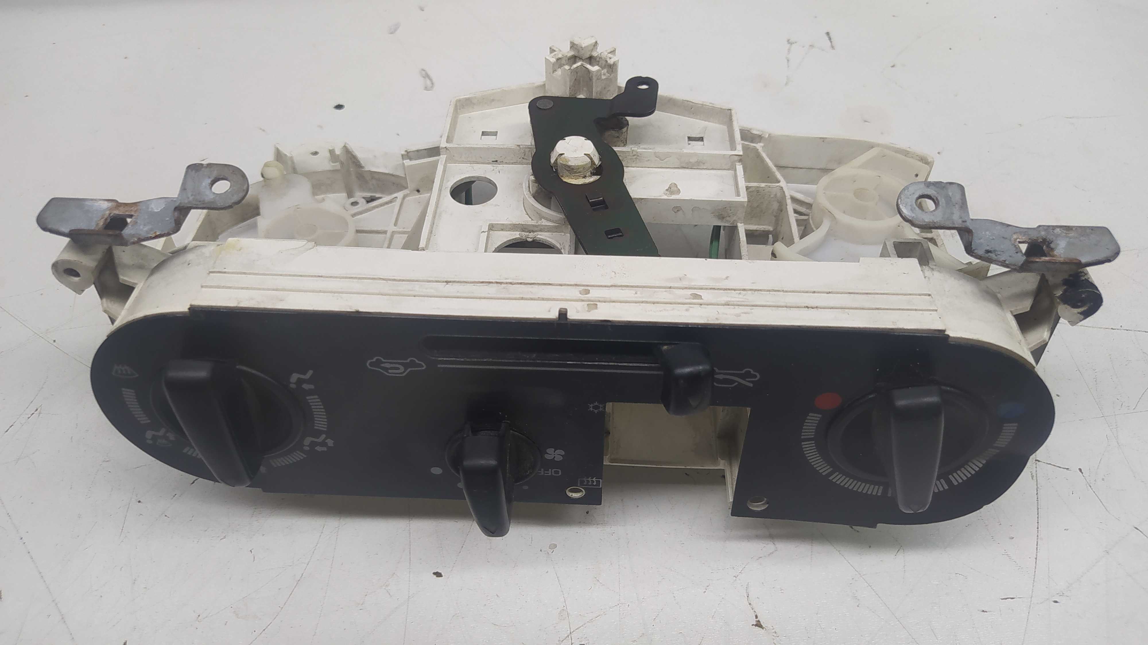 Comando De Ar Pajero Sport 2002 Sem Moldura 3