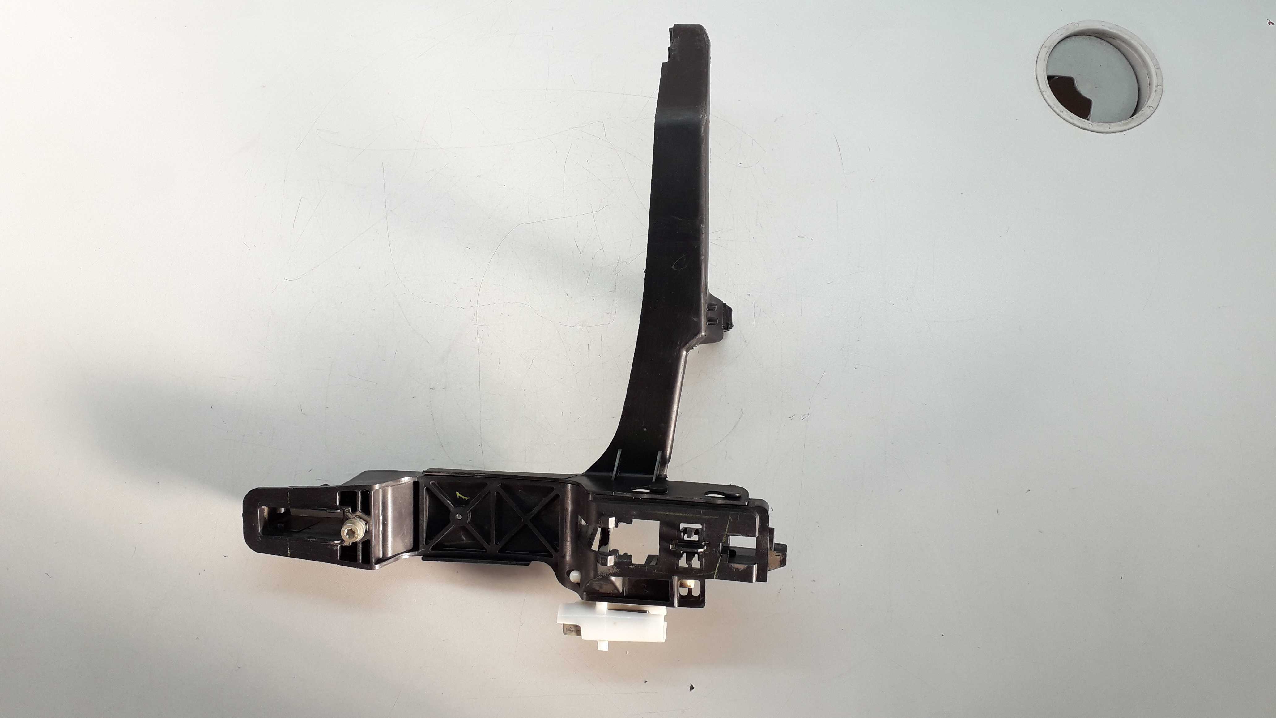 Suporte Da Maçaneta Externa Dianteira Direita Ford Fusion