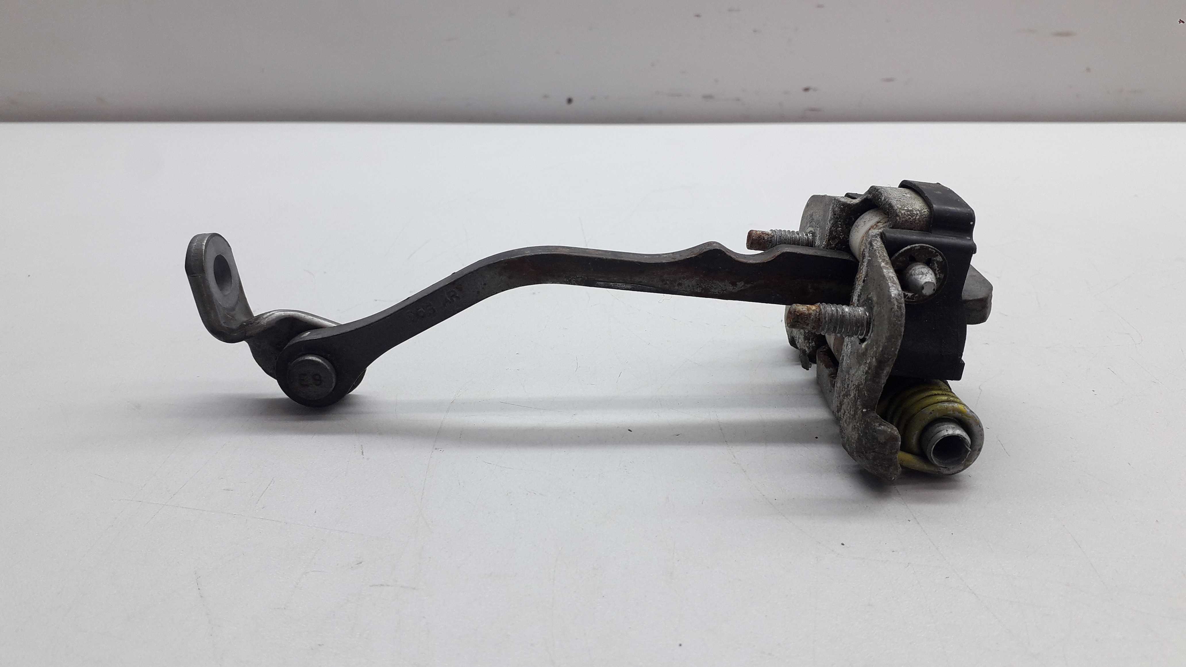 Limitador Porta Traseira Esquerda Renault Clio 2001/2006 3