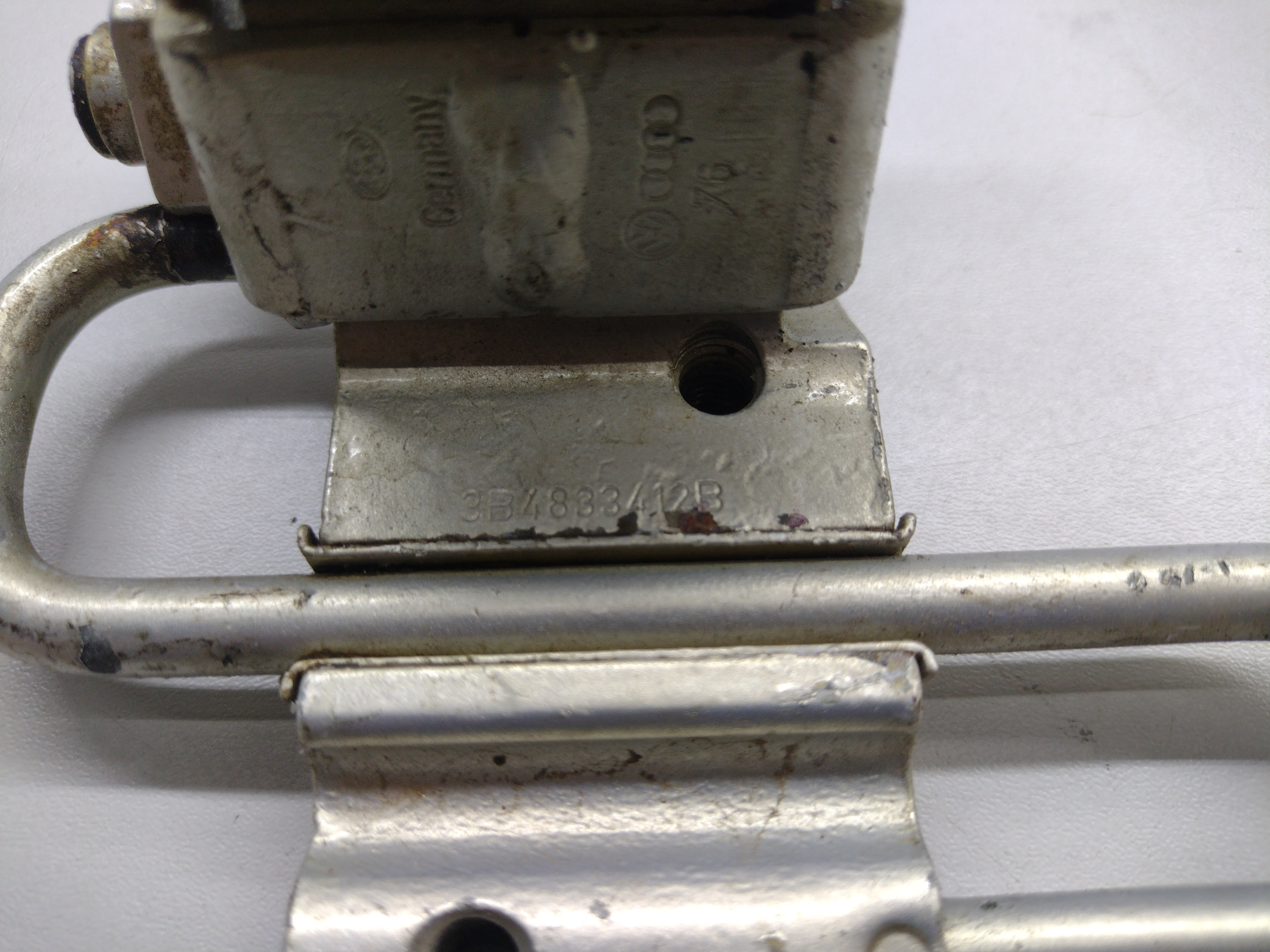 Dobradiça Porta Traseira Direita Vw Passat Alemão 97/00 5