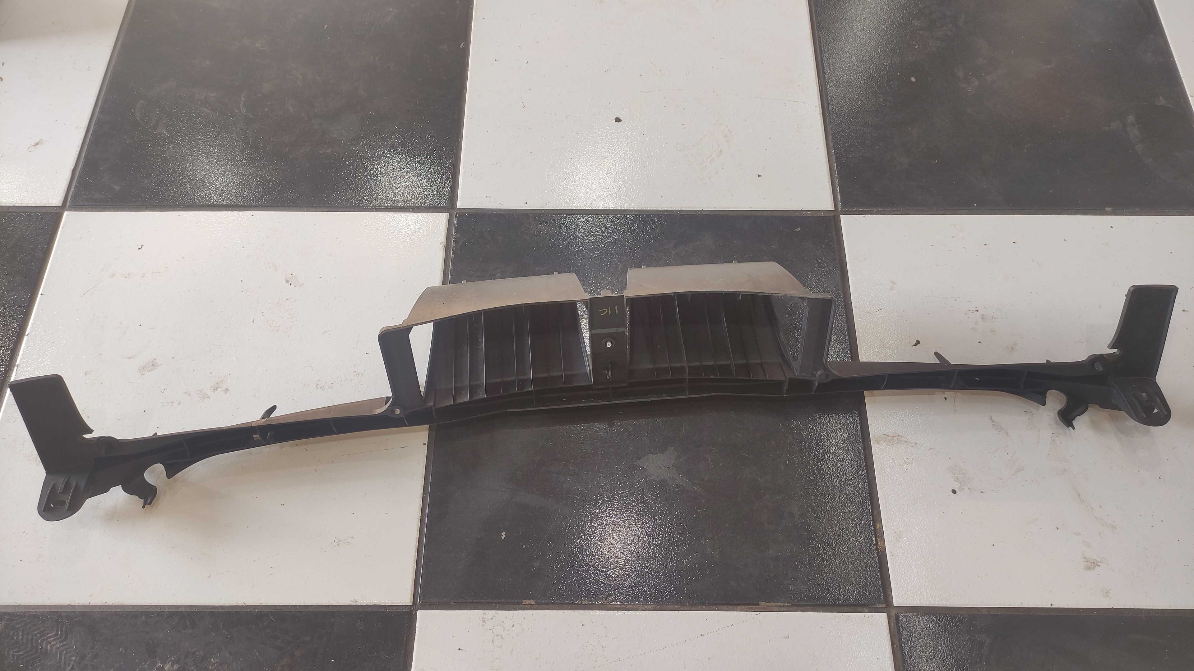 Suporte Parachoque Tráseiro Citroen C3 04/12 3