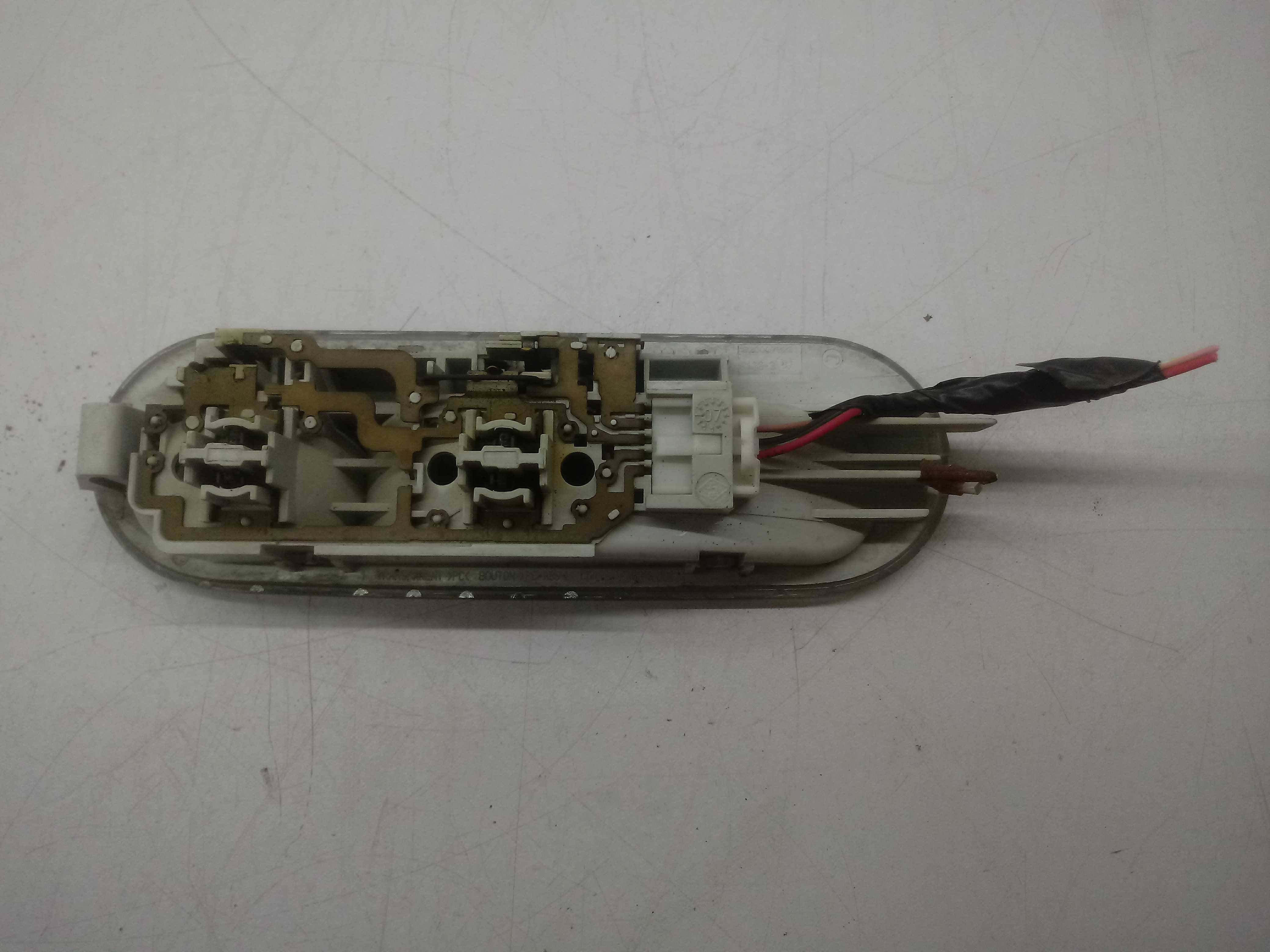 Lanterna Interna Cortesia Renault Clio Logan Sandero 15/18 2