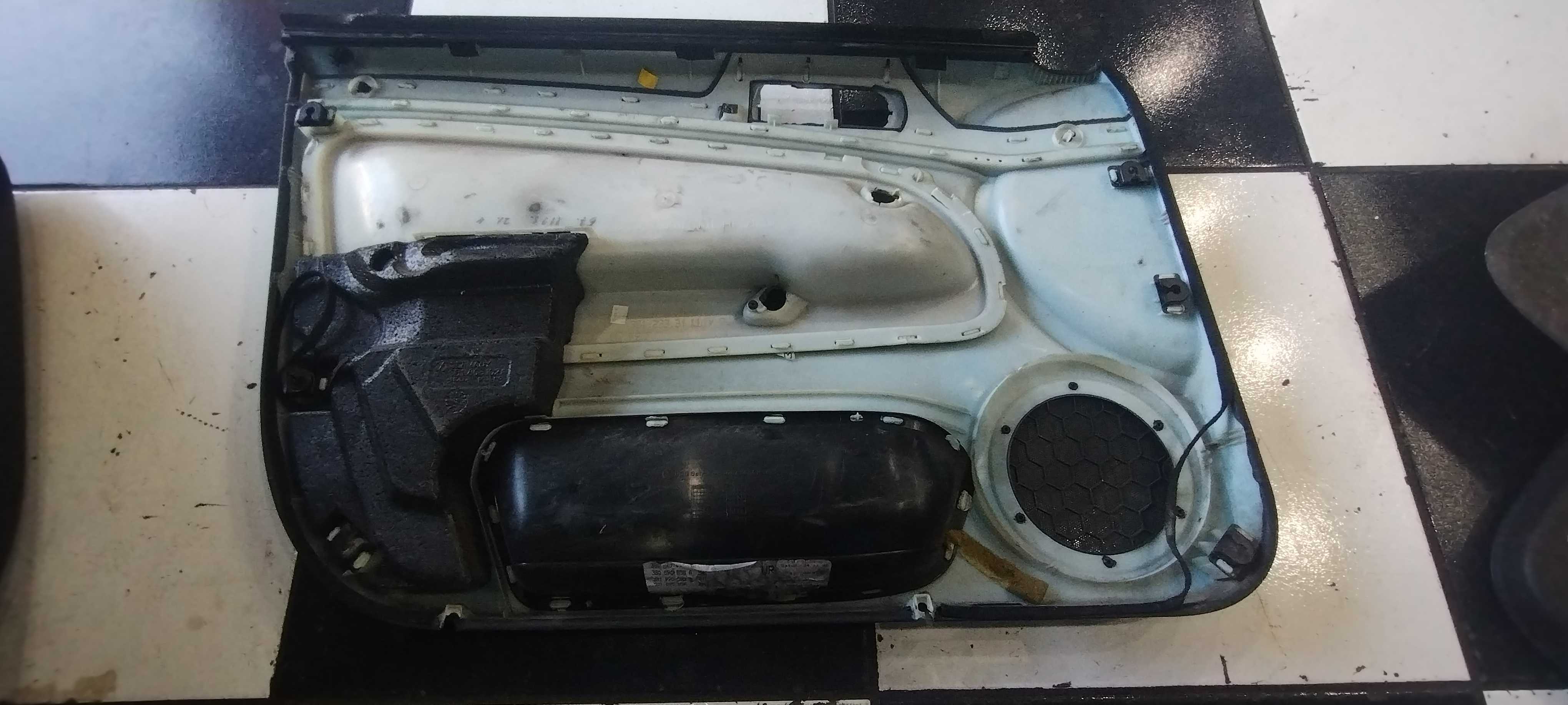 Forro Lateral Dianteiro Direito Vw Passat Alemão 97/99 Preto 2
