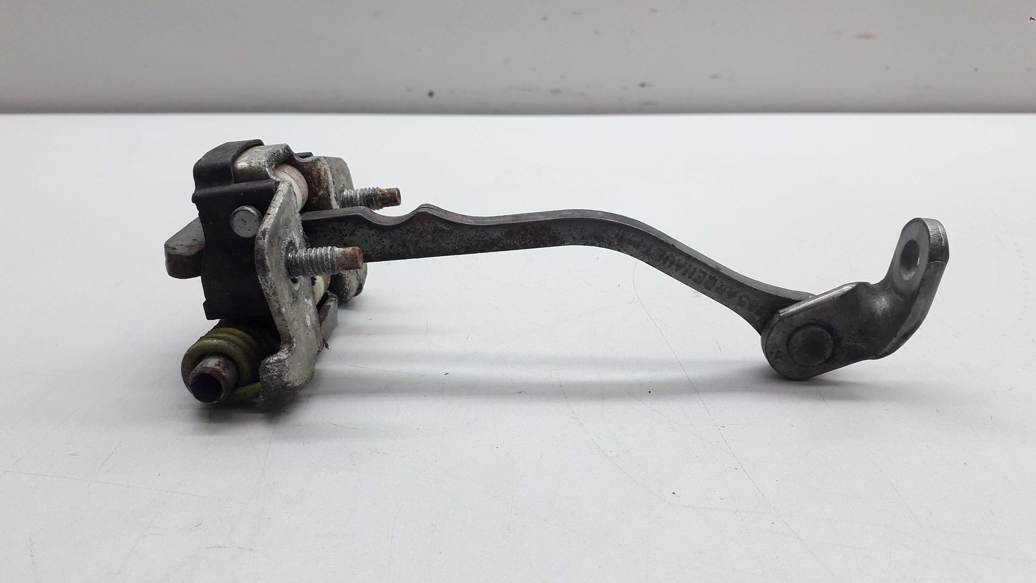 Limitador Porta Traseira Esquerda Renault Clio 2001/2006 5