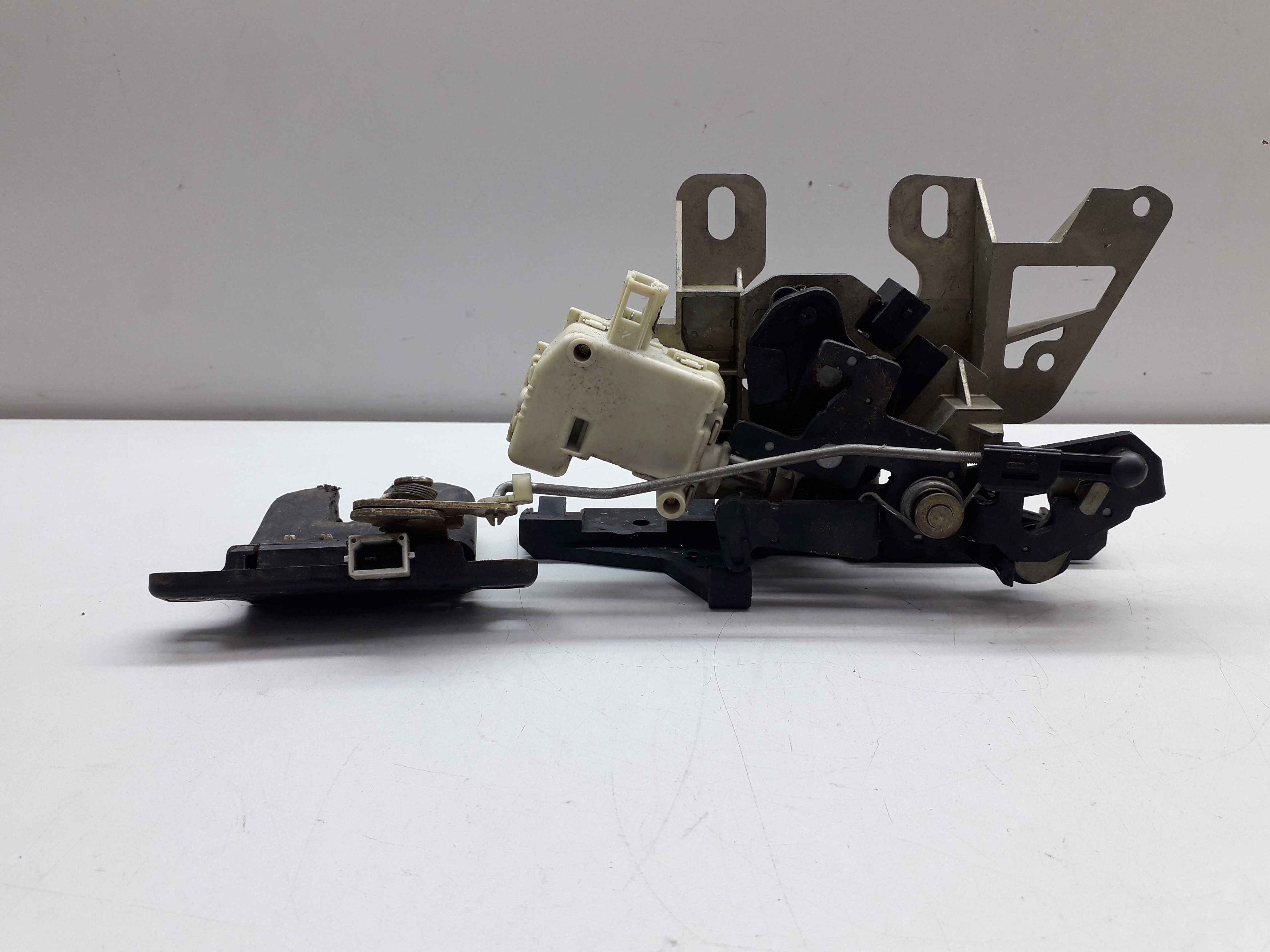 Fechadura Tampa Traseira Vw Passat Alemão 1999/2004 3