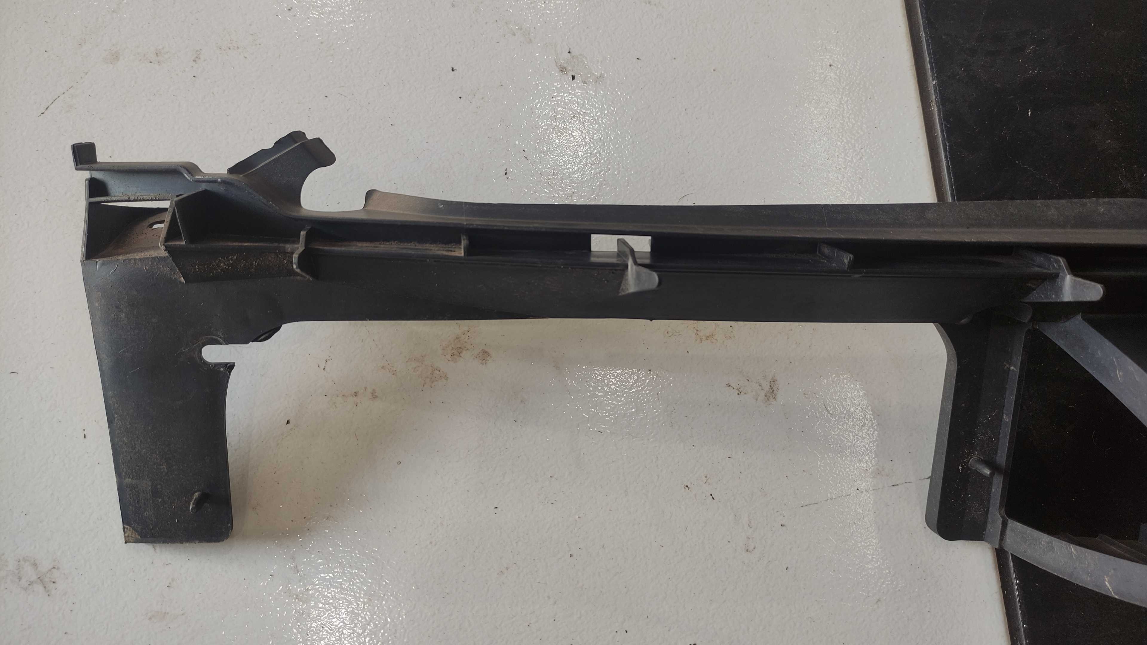 Suporte Parachoque Tráseiro Citroen C3 04/12 2