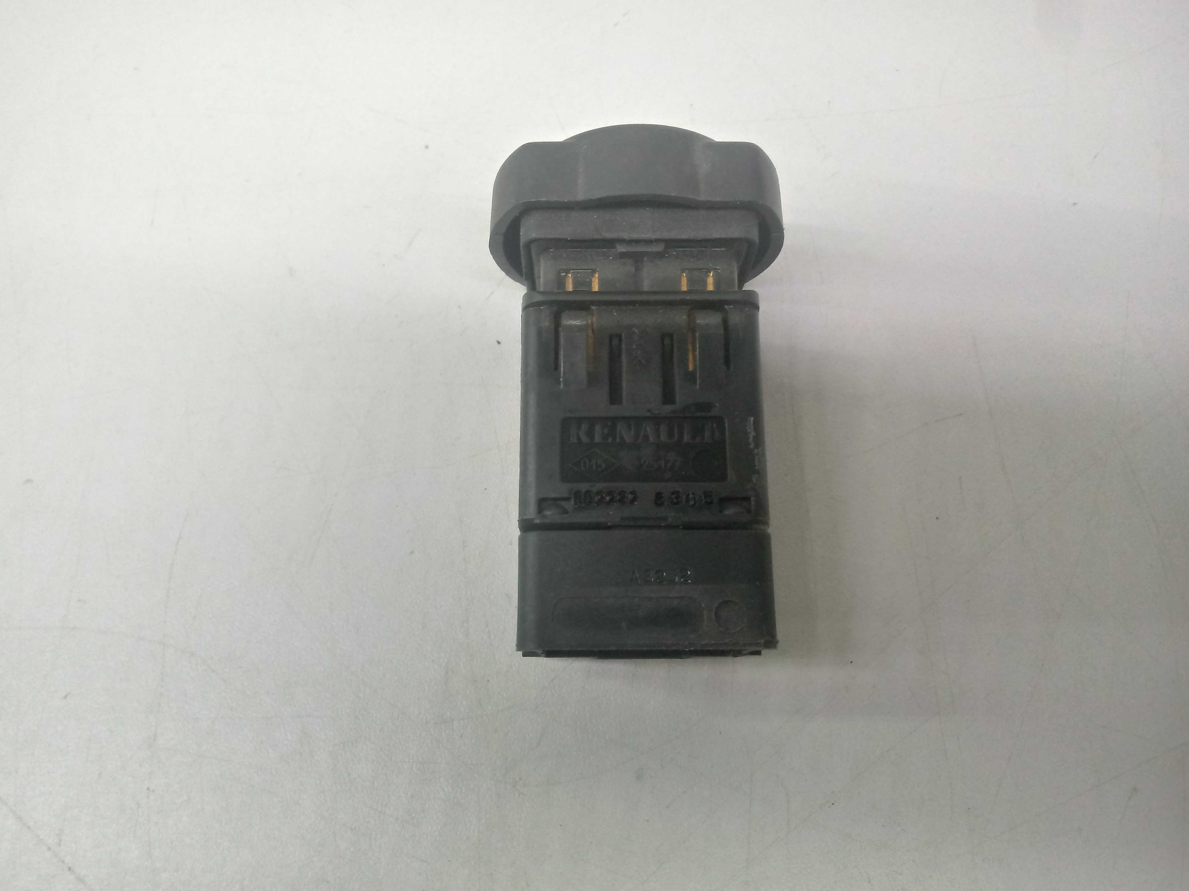 Botao Pisca Alerta Renault Logan Sandero 08/14 Preto E Vermelho 2