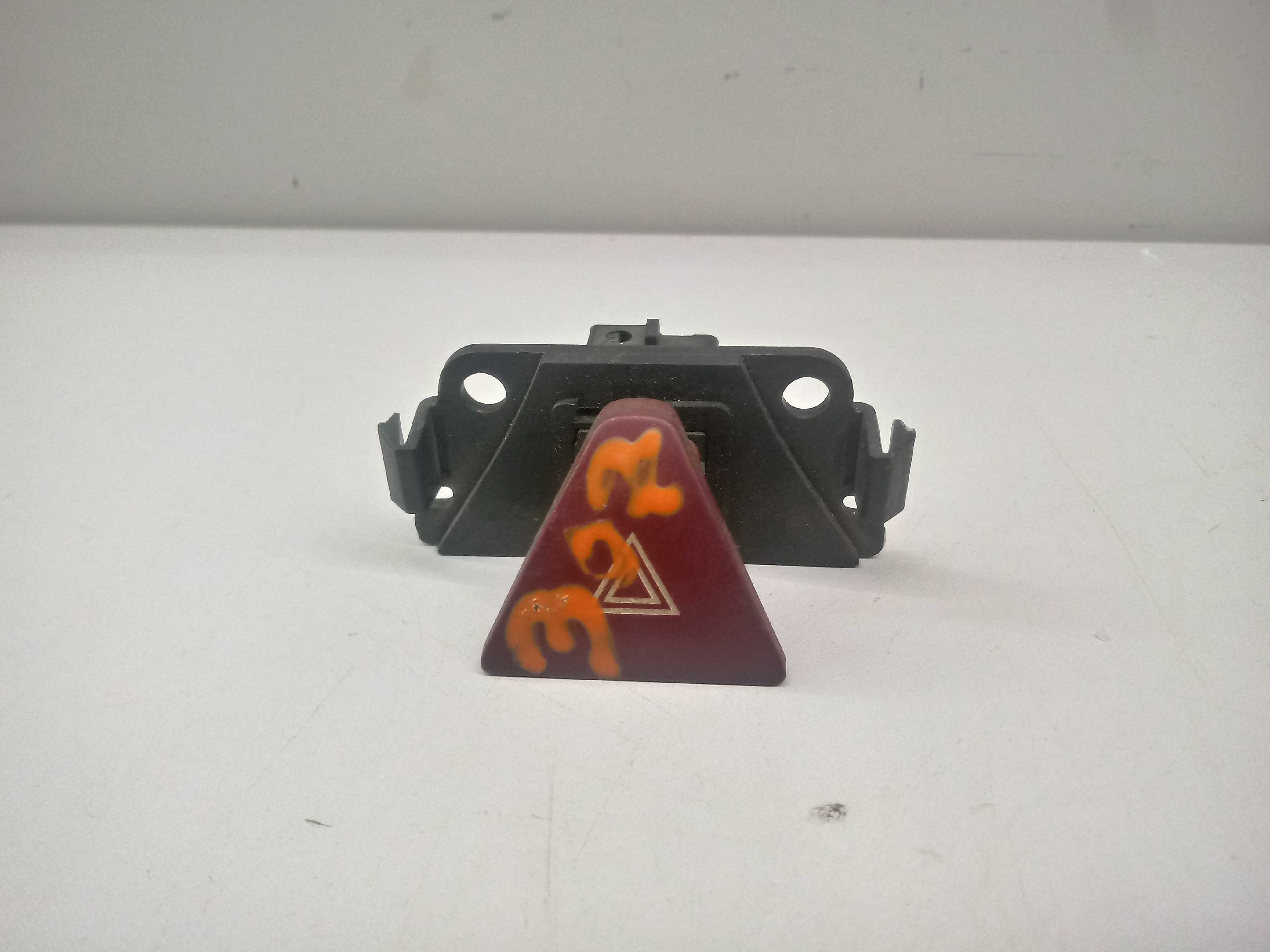 Botao Pisca Alerta Peugeot 307 05/06 Vermelho 1