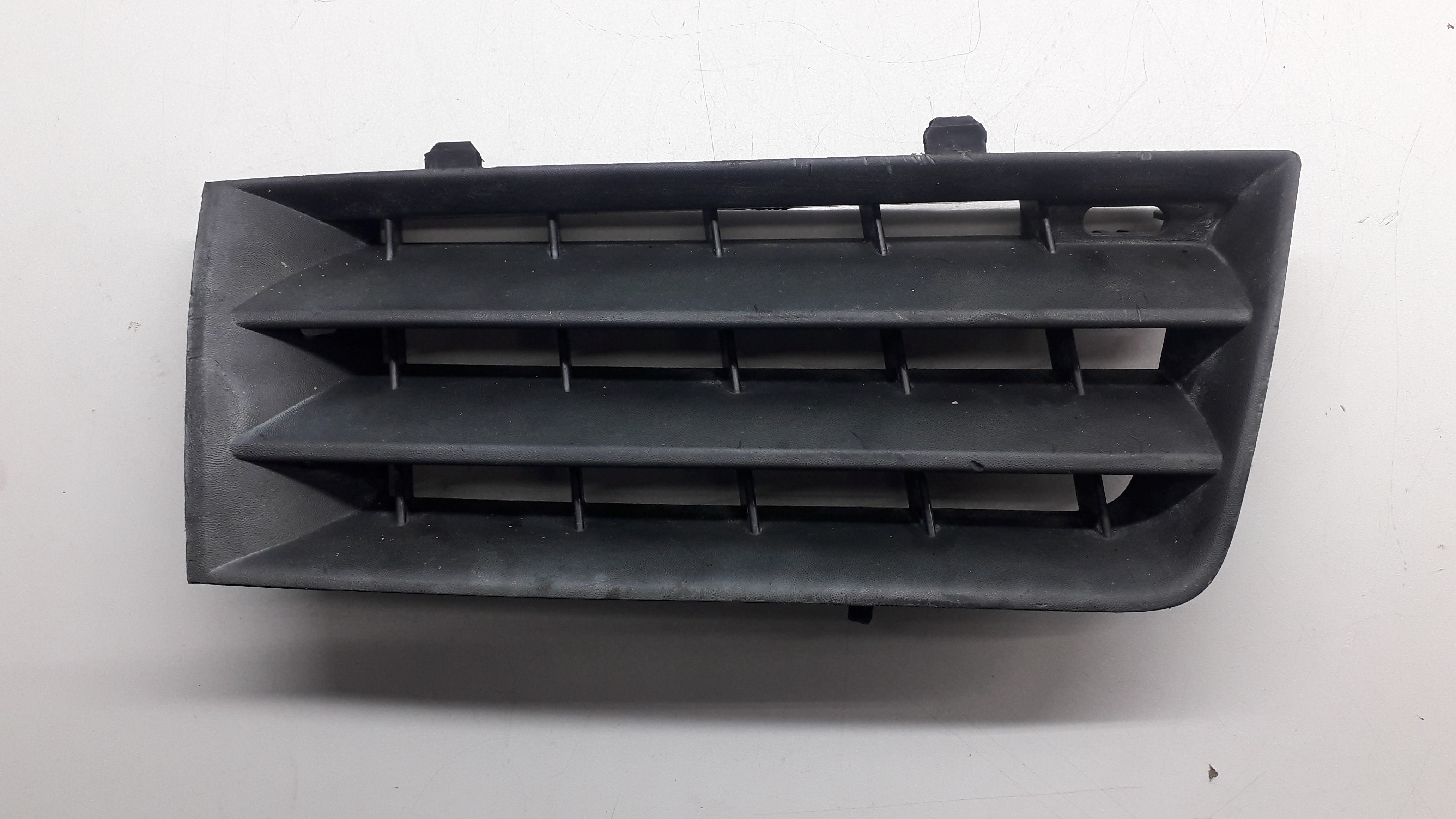 Grade Parachoque Lado Direito Renault Megane 06/12 Preto 1