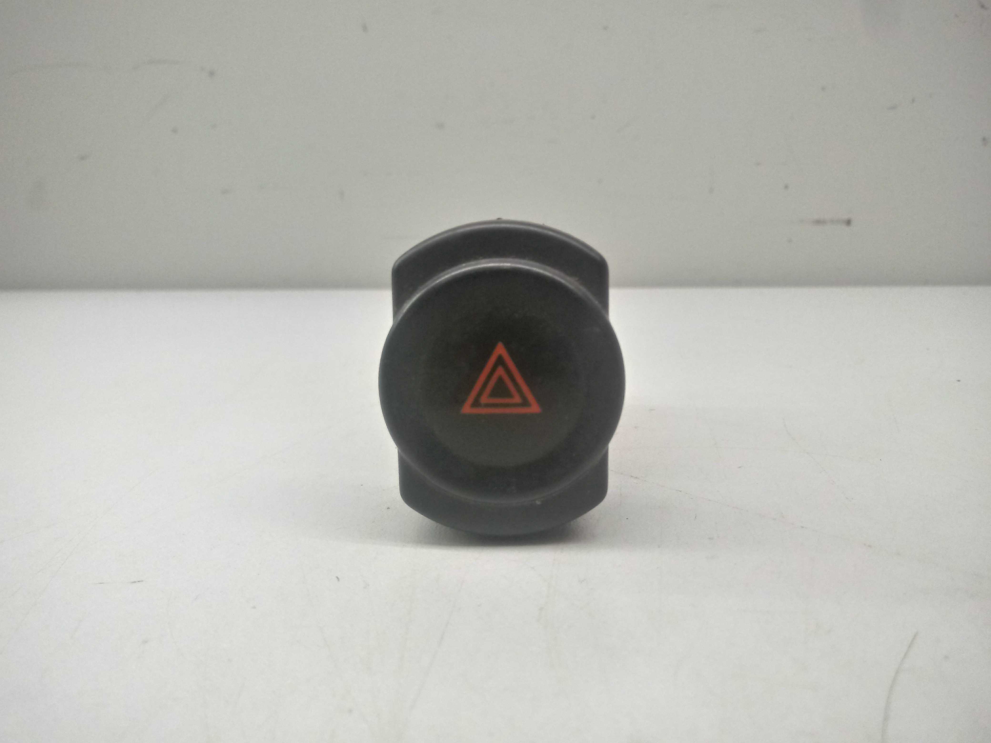 Botao Pisca Alerta Renault Logan Sandero 08/14 Preto E Vermelho 1