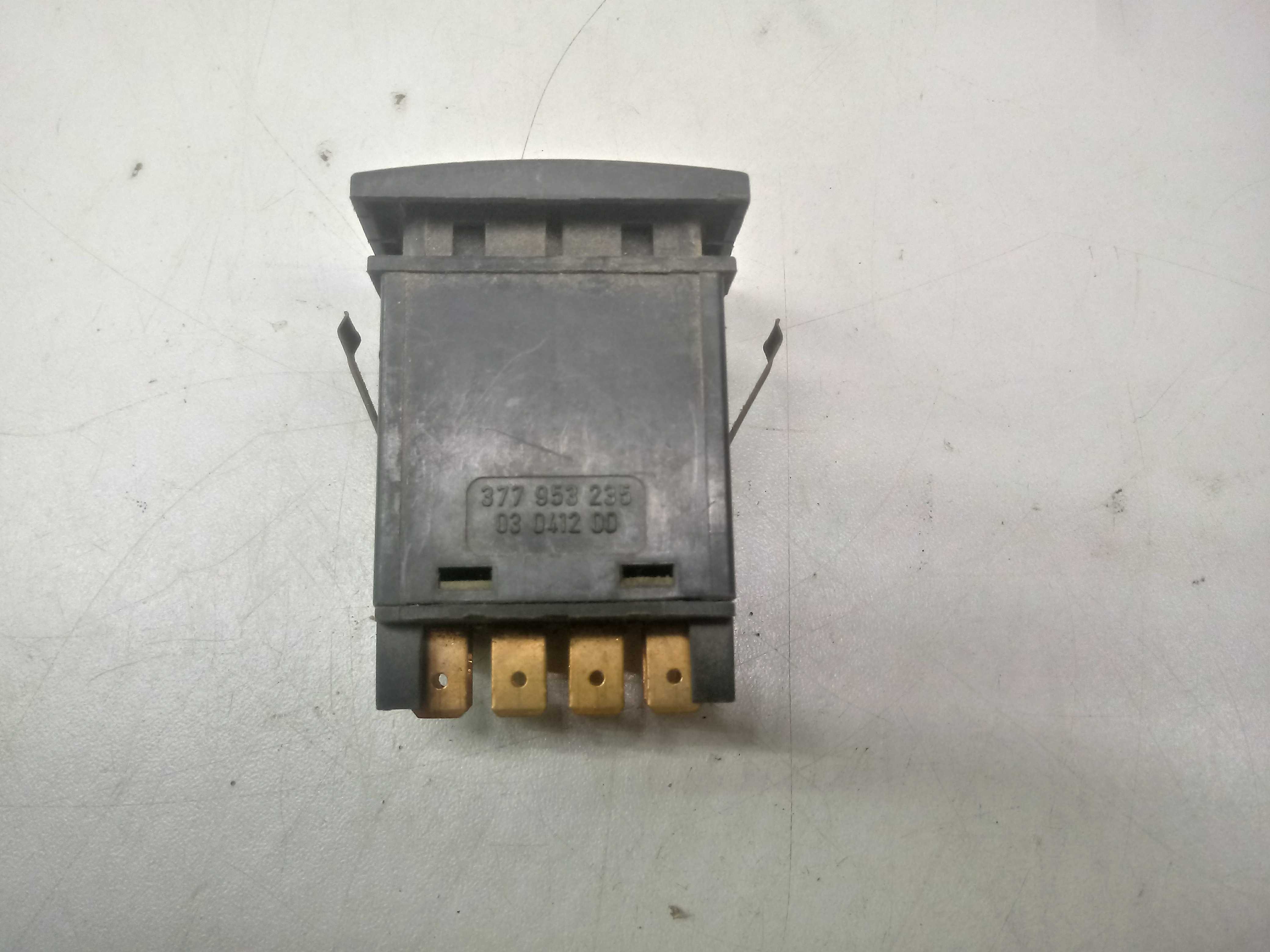 Botao Pisca Alerta Gol Parati Saveiro 98/06 Preto 2