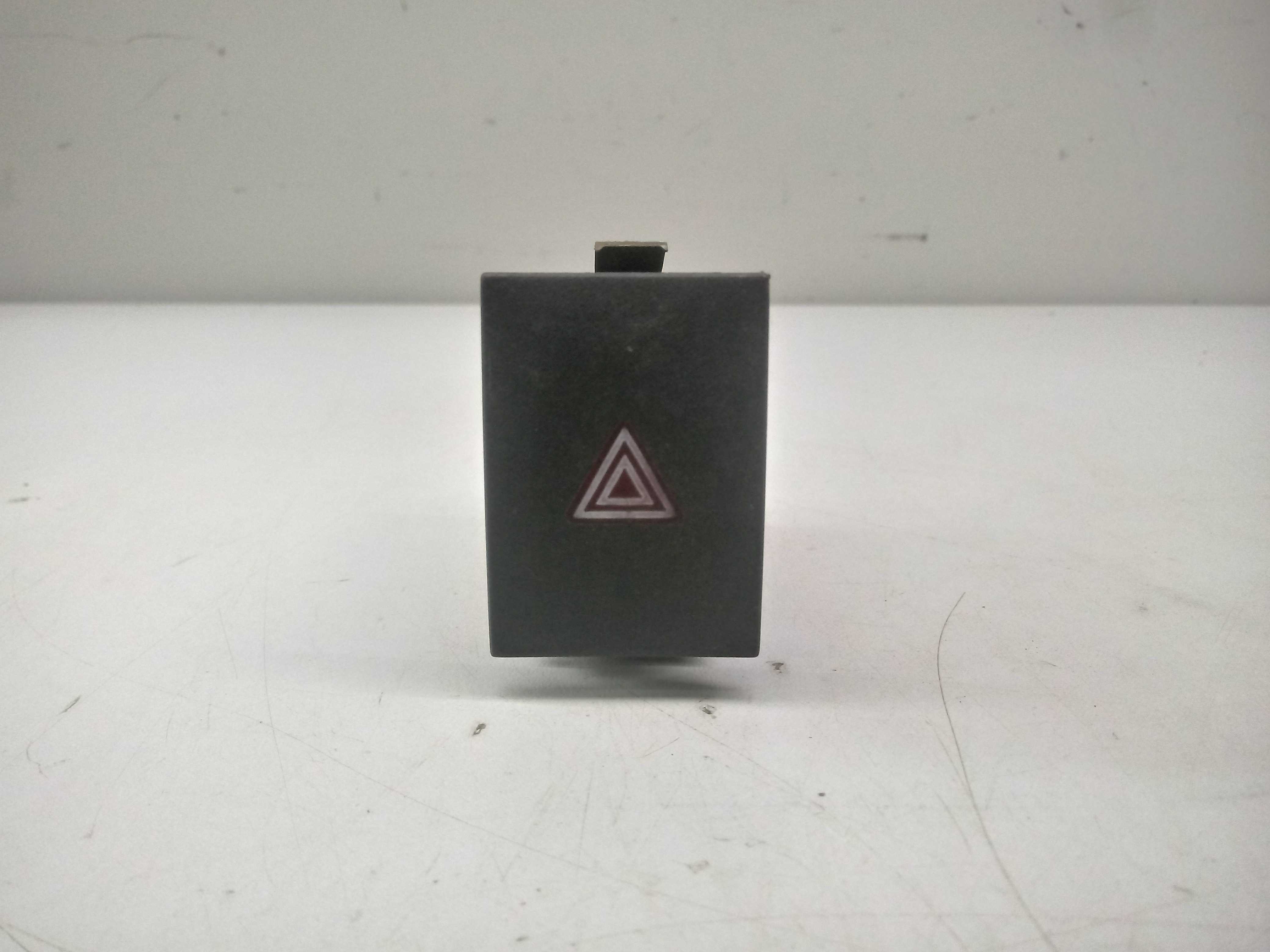 Botao Pisca Alerta Vw Gol Parati Saveiro 98/06 Preto 1