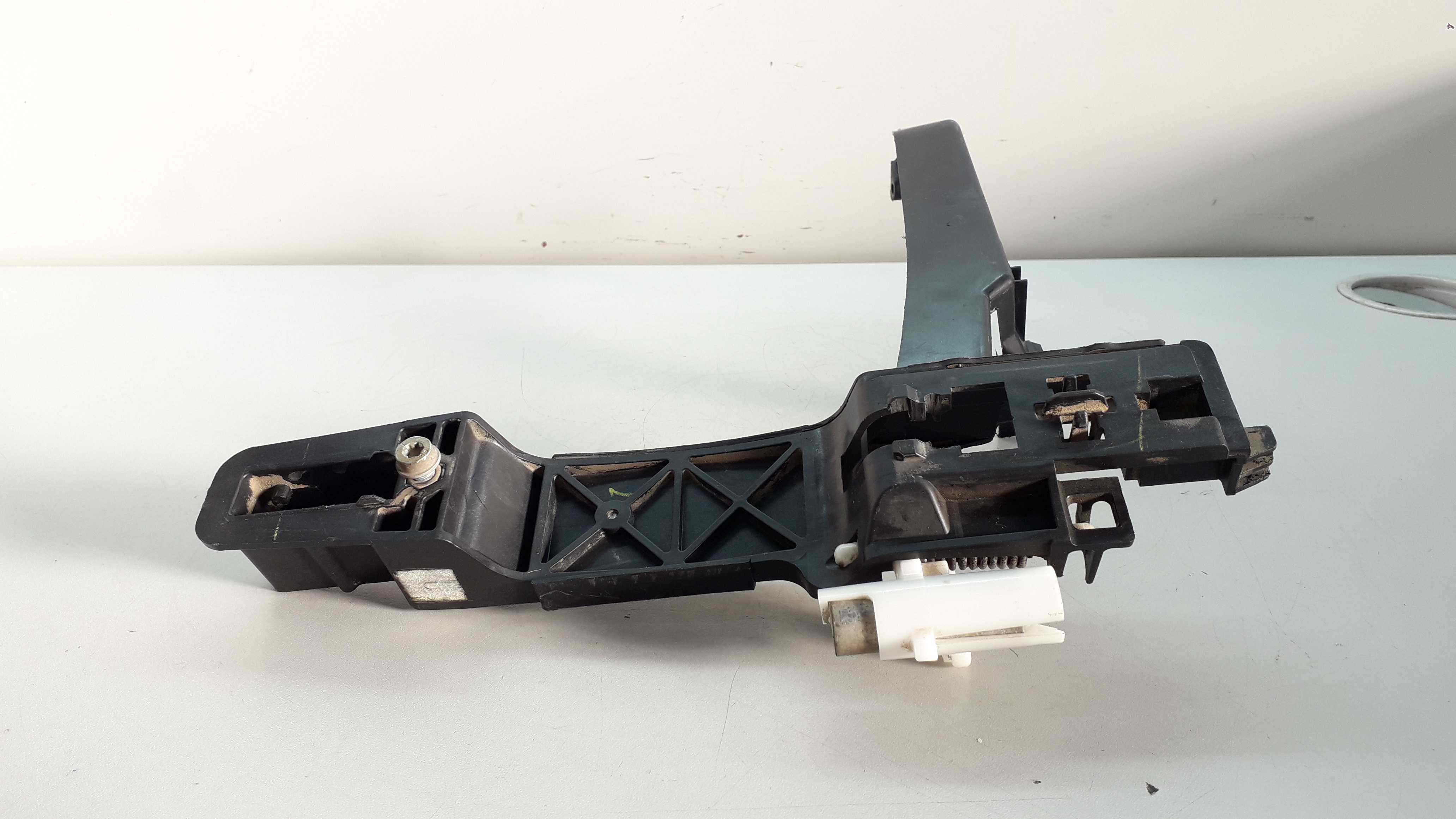 Suporte Da Maçaneta Externa Dianteira Direita Ford Fusion 2