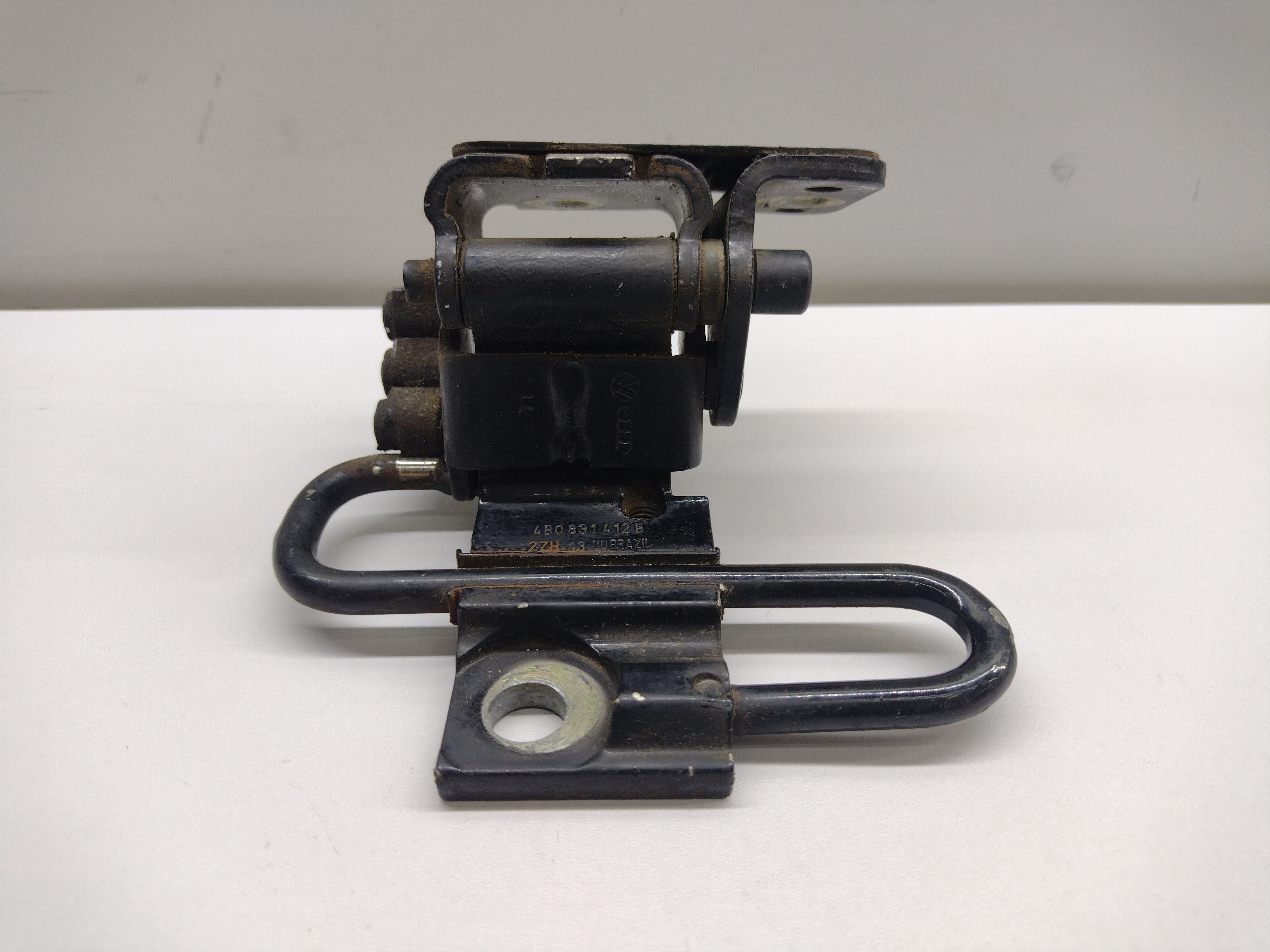 Dobradiça Dianteira Direita Superior Vw Golf 00/05 1