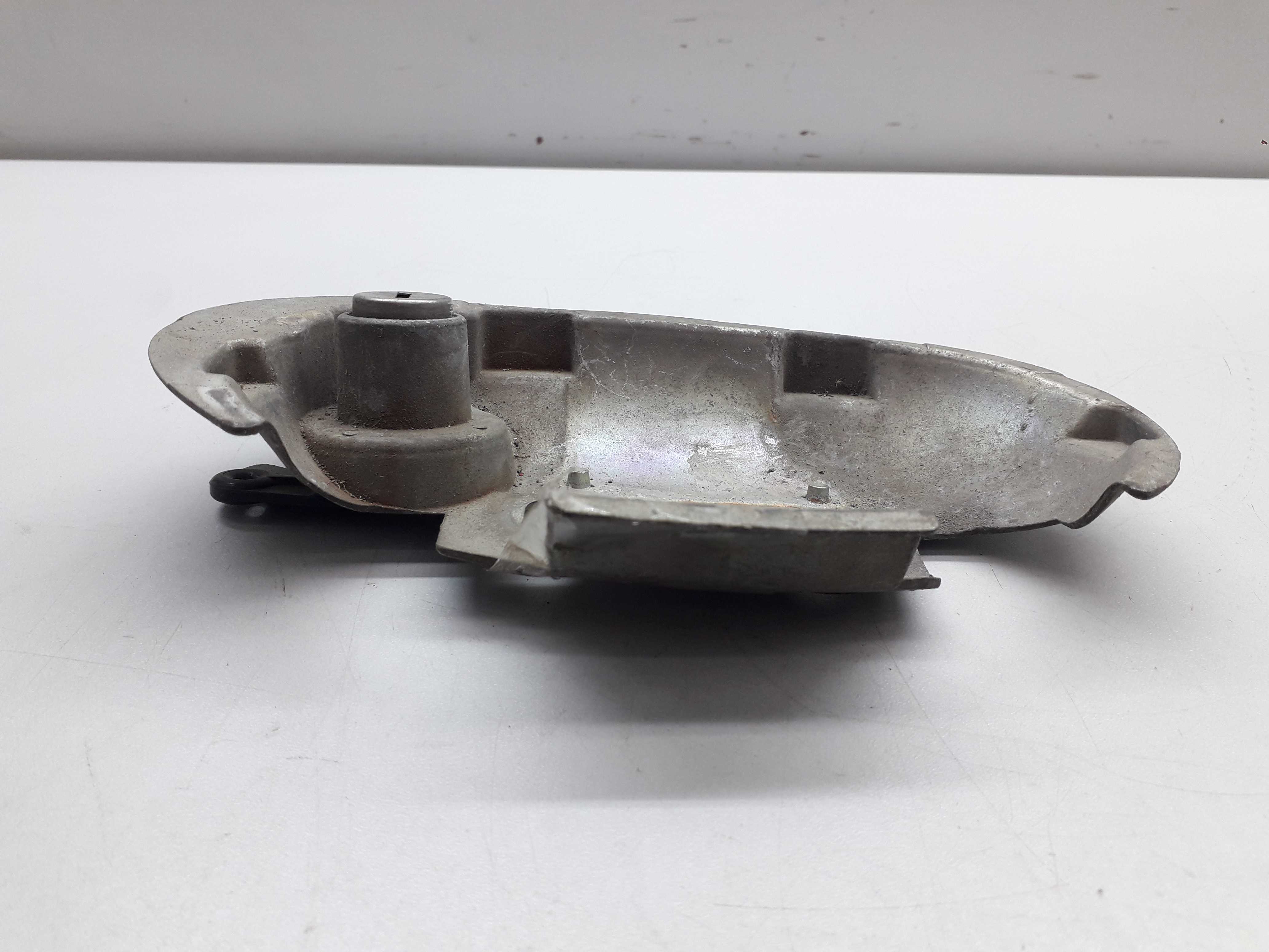 Suporte Maçaneta  Externa Dianteira  Esquerda Gm Corsa 2001 Dianteira 4