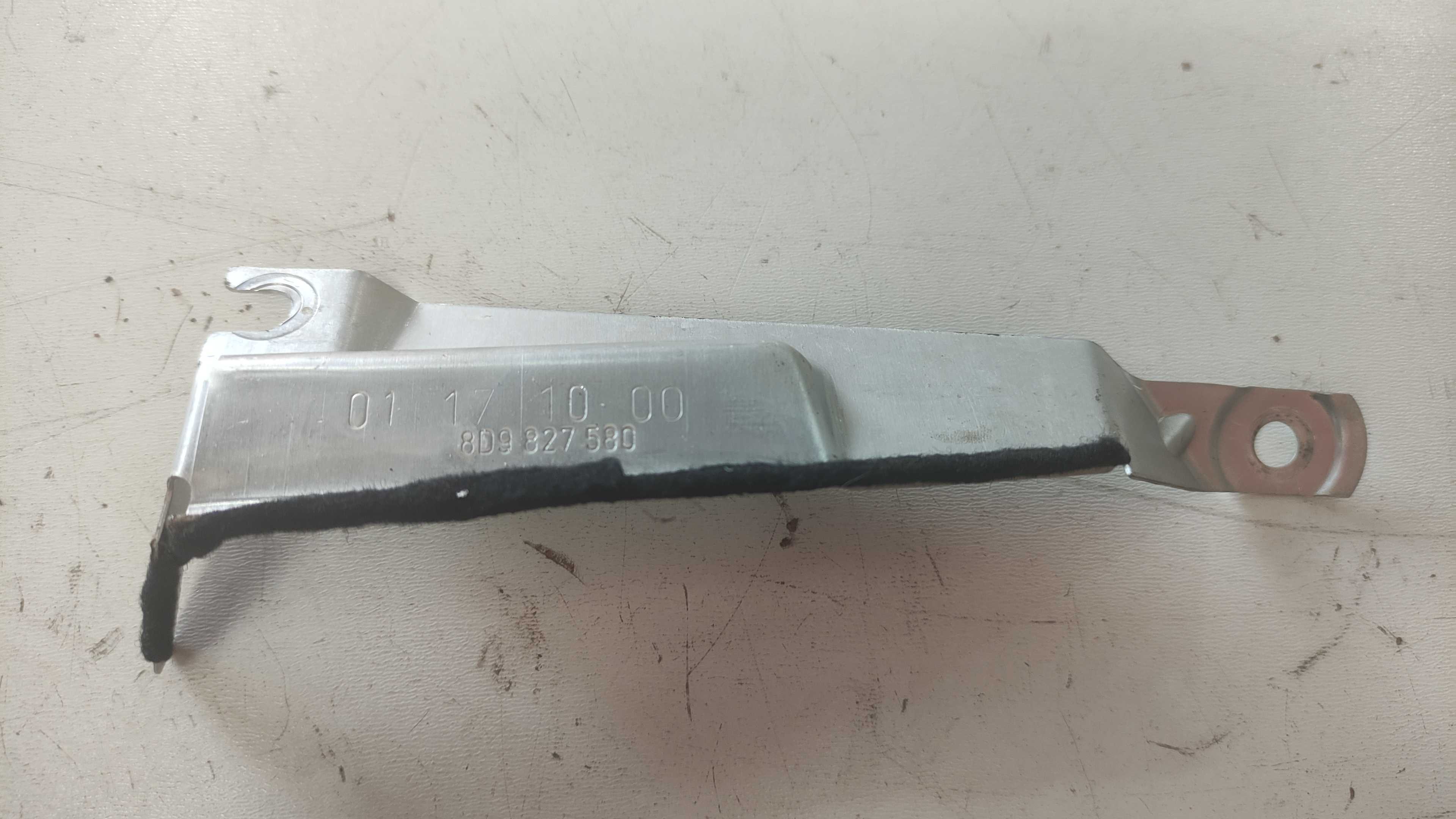 Suporte Direito Forro Tampa Traseira Audi A3 2