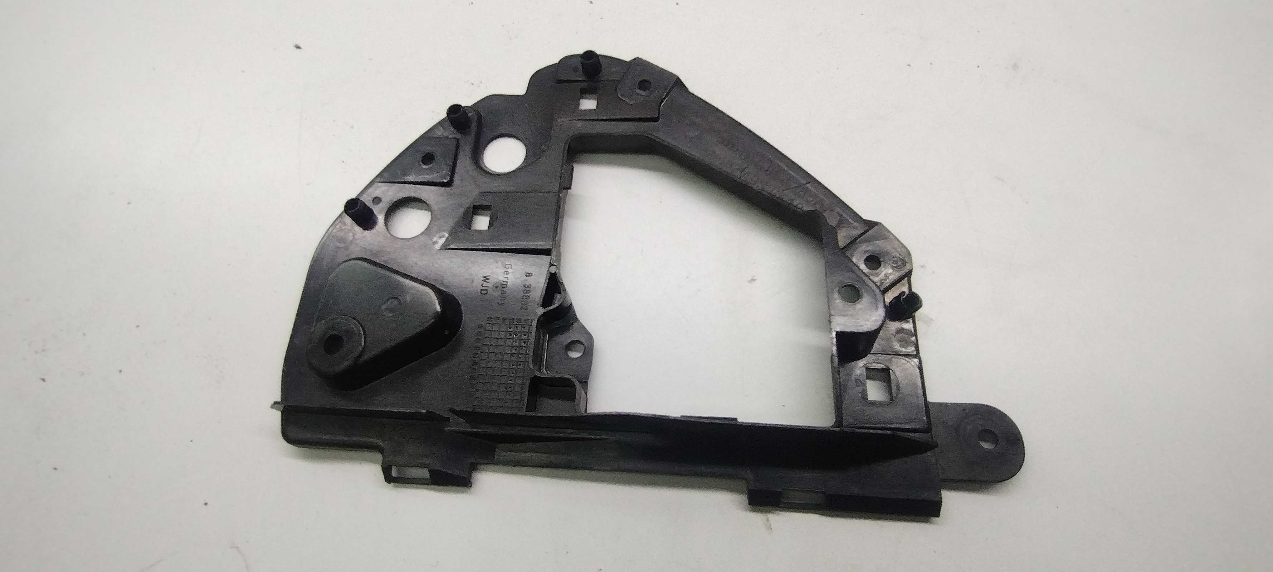 Acabamento Suporte Caixa De Fusível Direito Audi A3 99/03