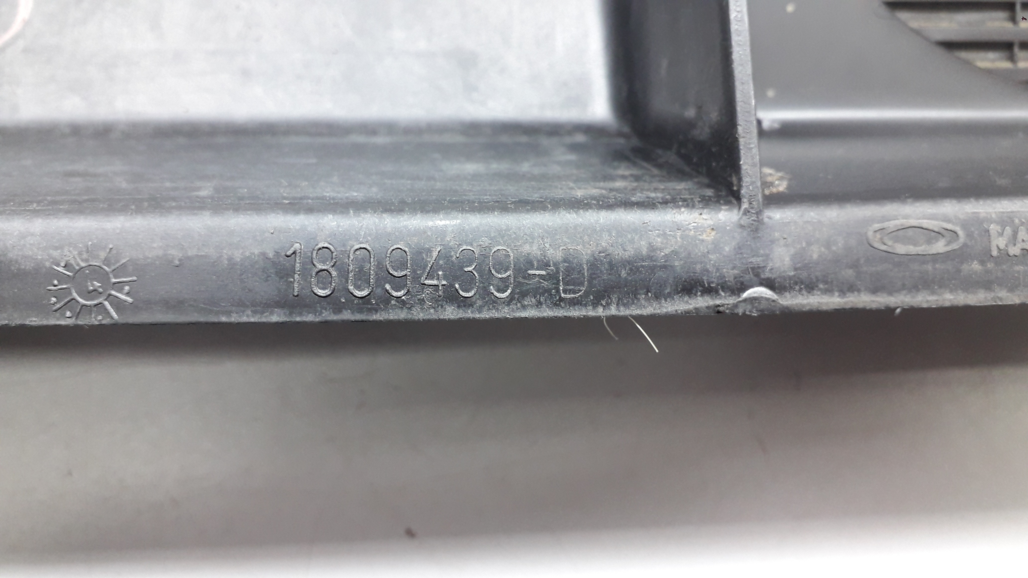 Porta Objetos Dianteiro Direito Fiat Uno 91/09 5