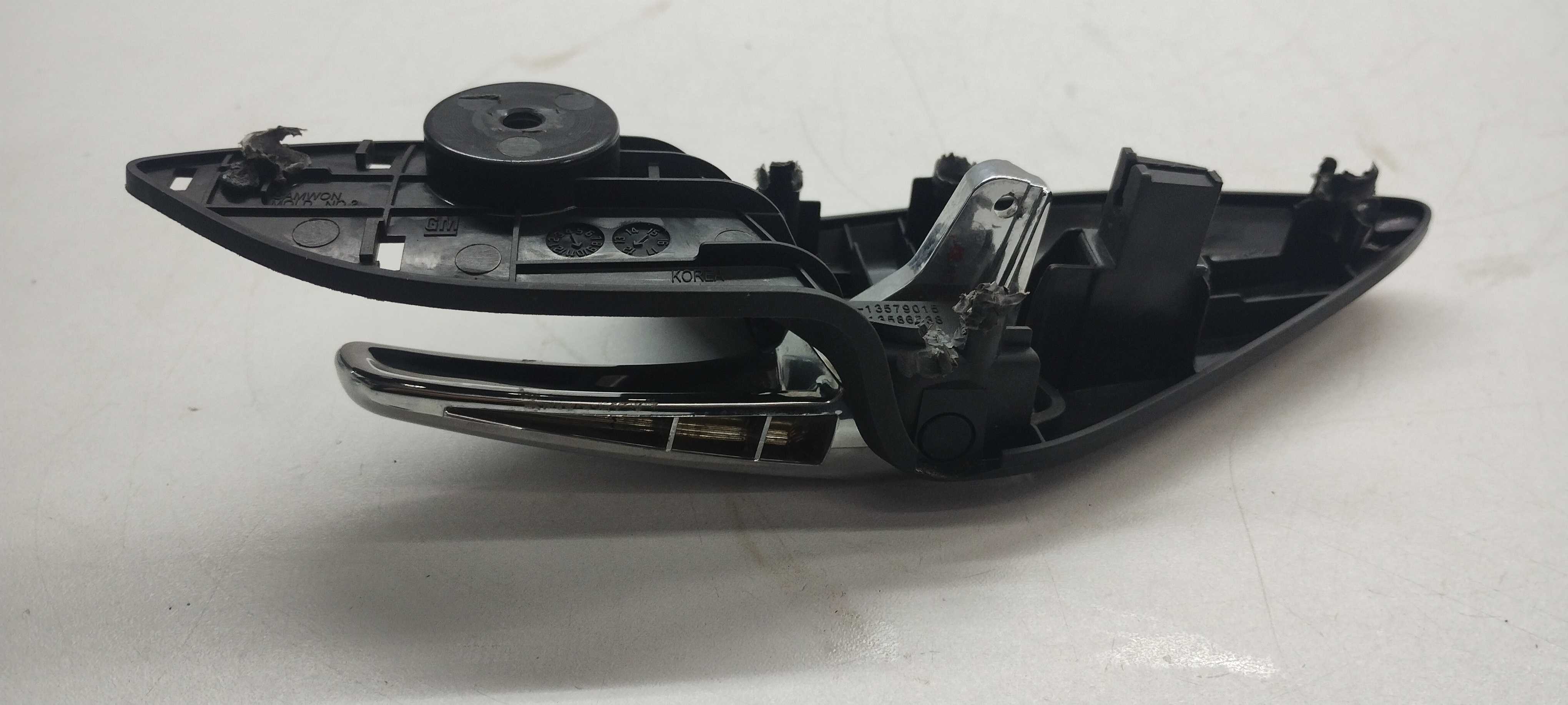 Maçaneta Interna Dianteira Esquerda Chevrolet Onix 16/19 4