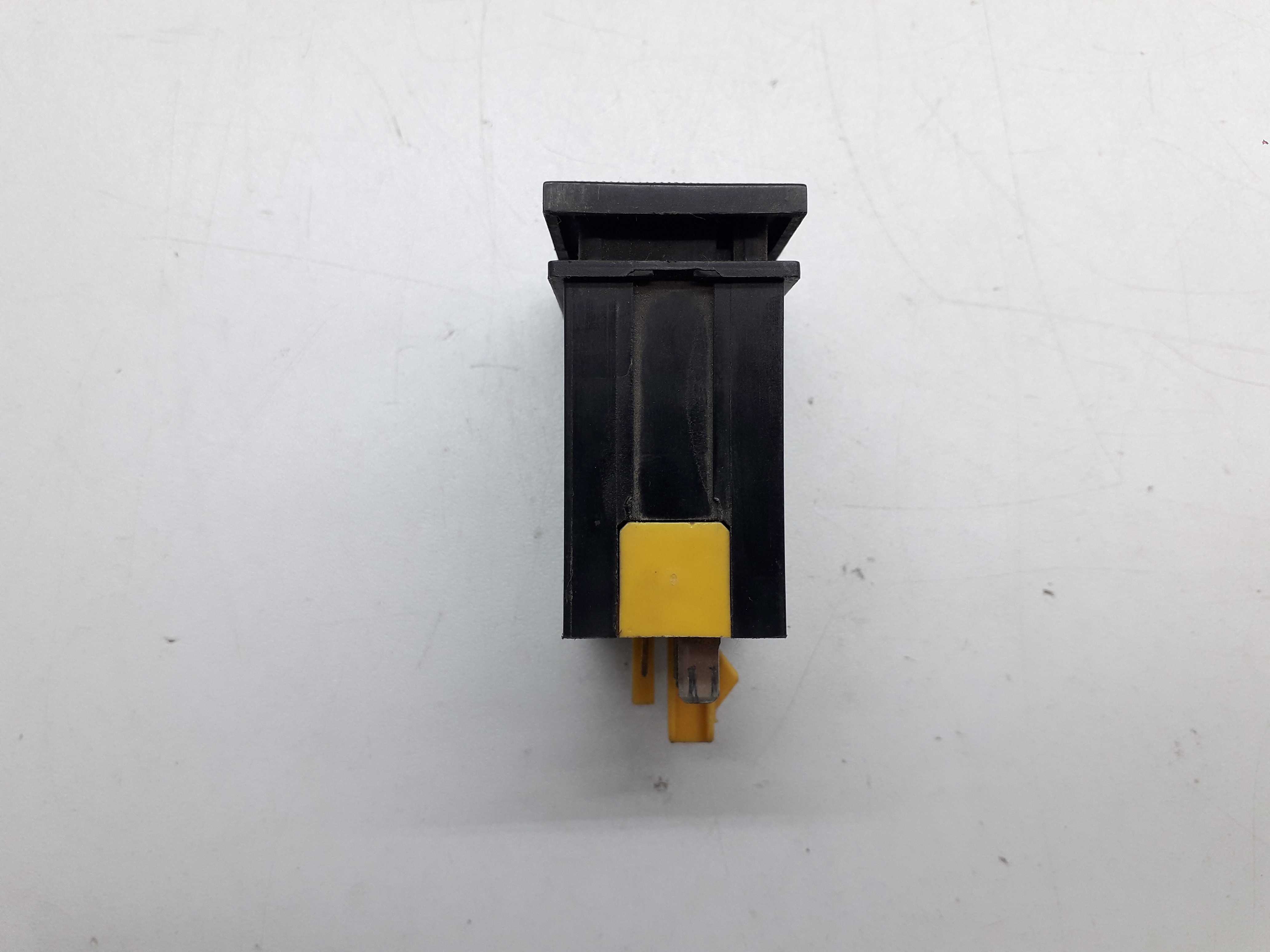 Botão Abertura Porta Malas Vw Gol Parati 3