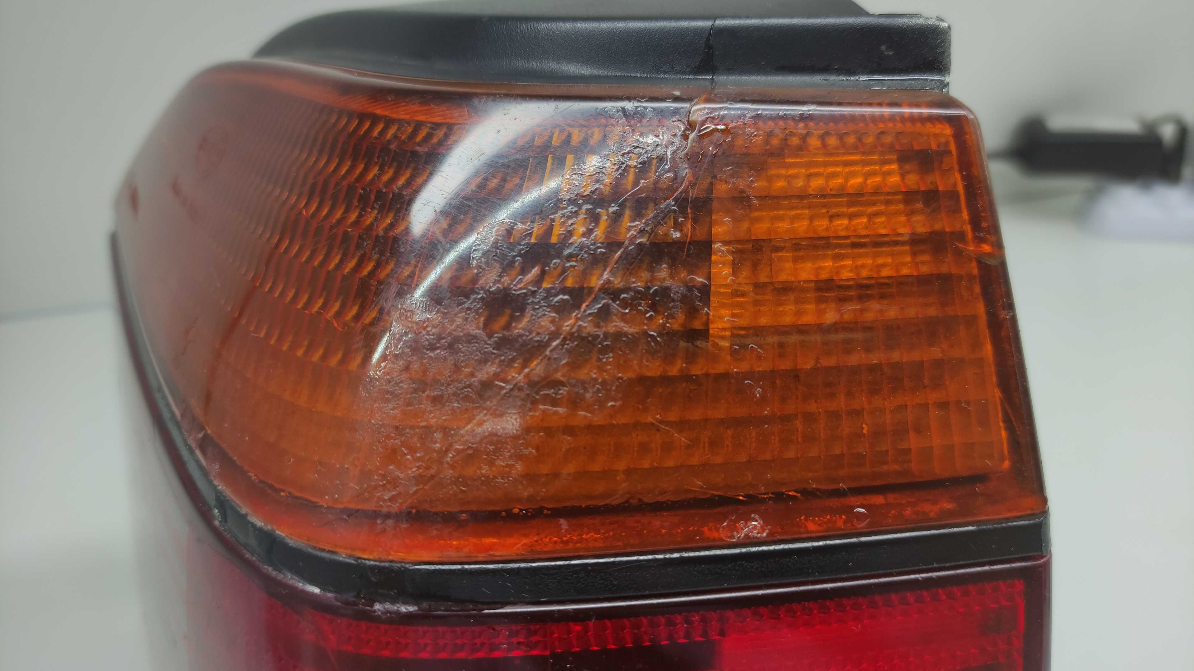 Lanterna Traseira Direita Golf 95 Hella C / Detalhe 4