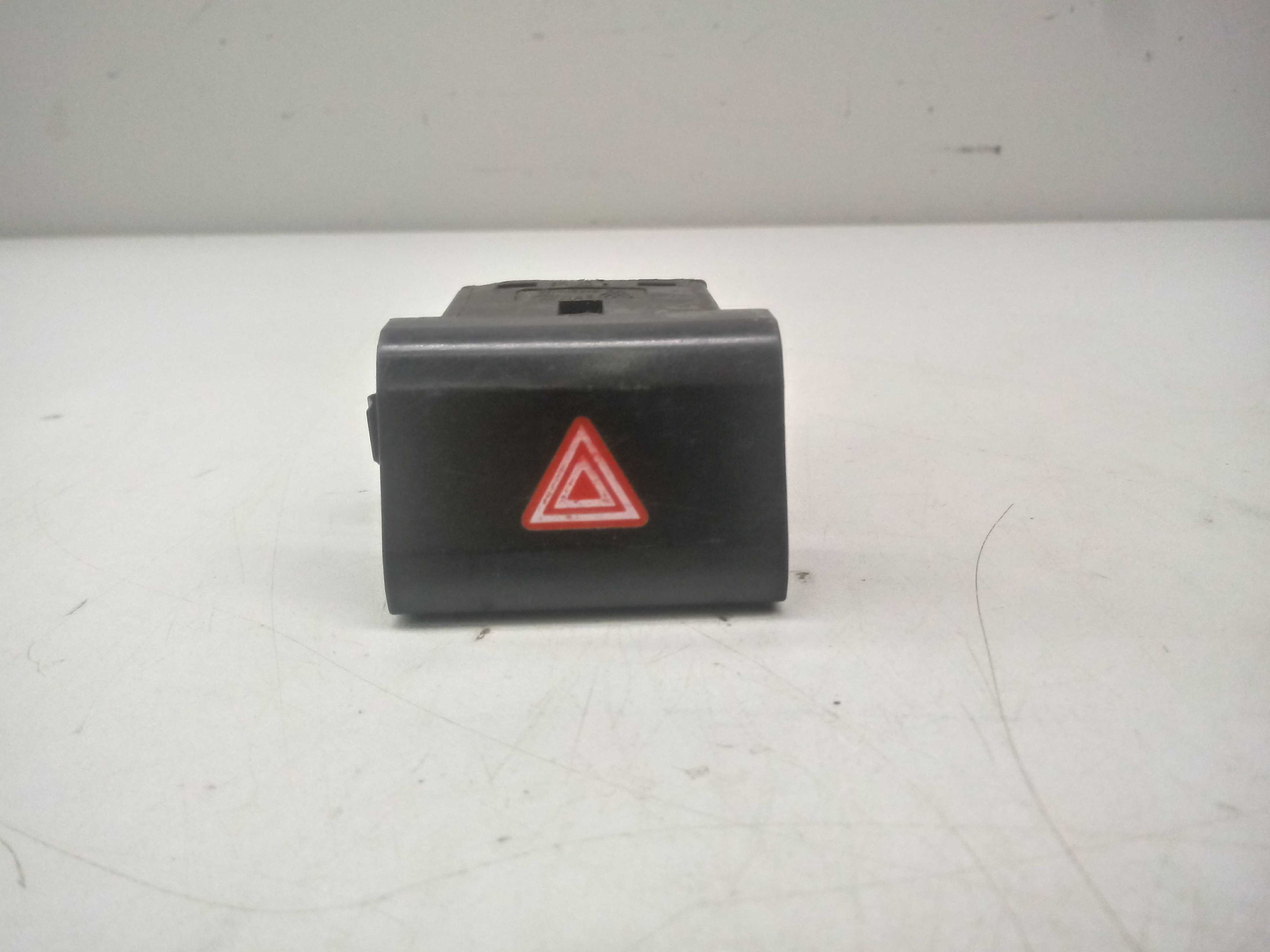 Botao Pisca Alerta Vw Fox 03/10 Preto 1