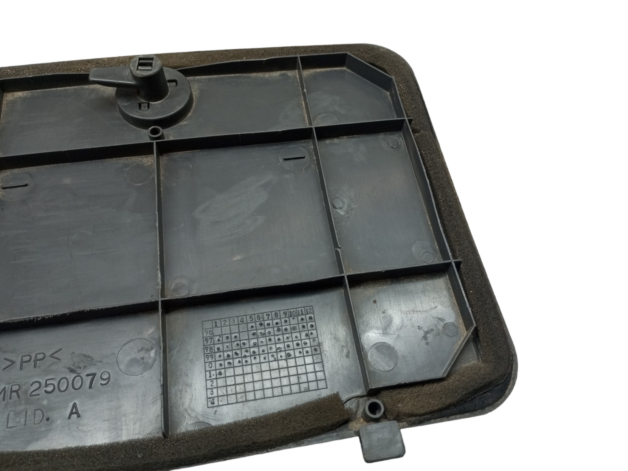 Tampa Lateral Porta Malas Pajero Sport 98 99 2000 2001 2002 Cinza 4