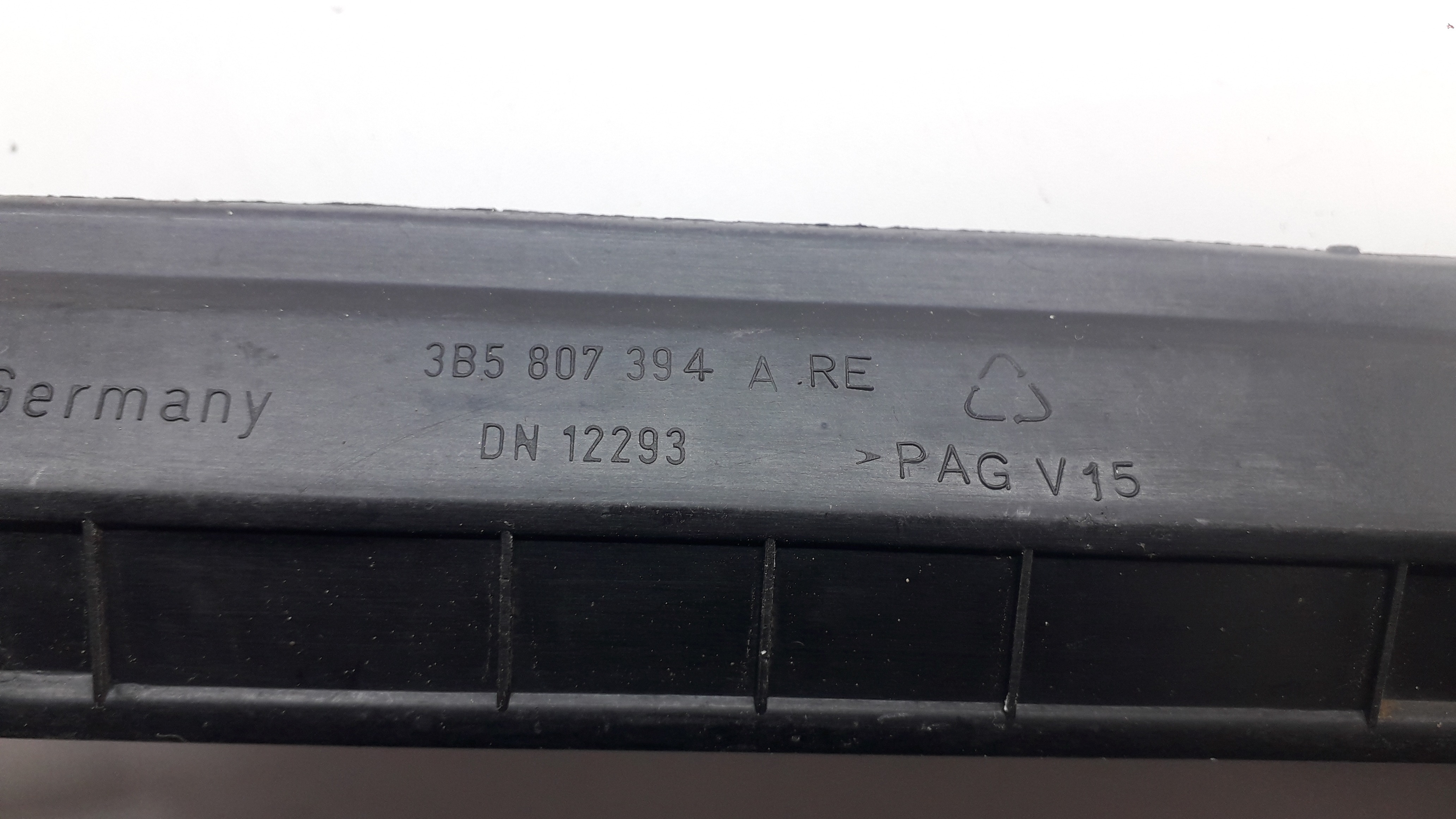 Guia Parachoque Traseiro Direito Vw Passat 1.8 99 7