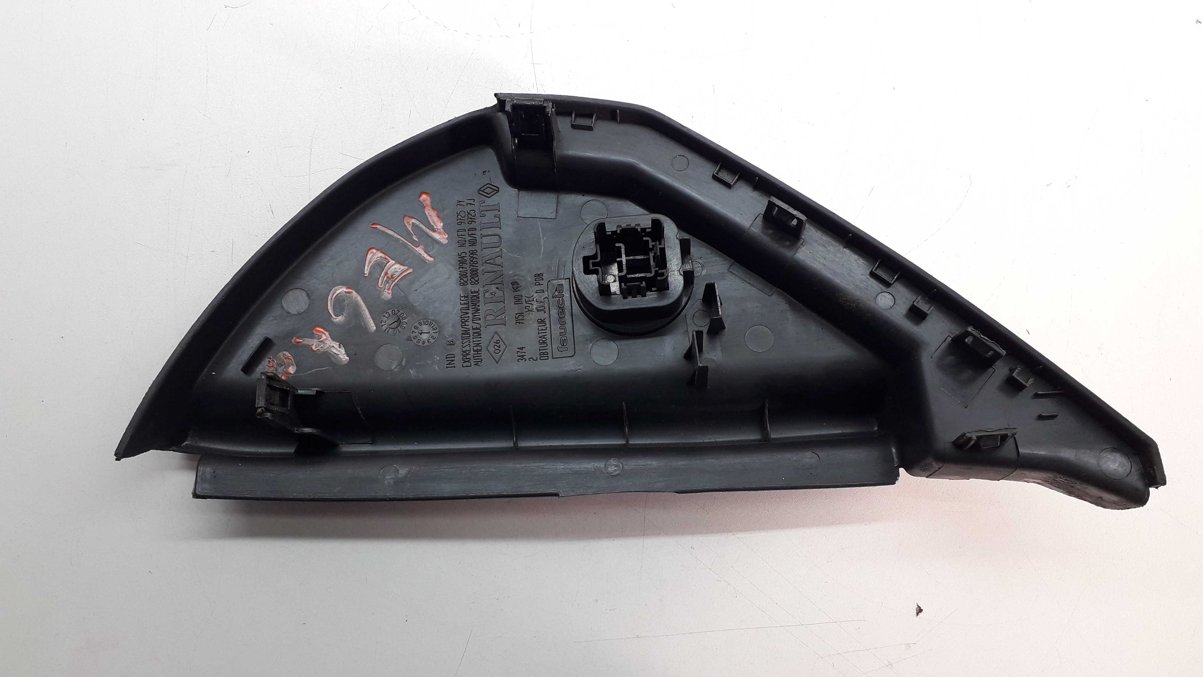 Acabamento Painel Lateral Direito Renault Megane 2007/2012 6
