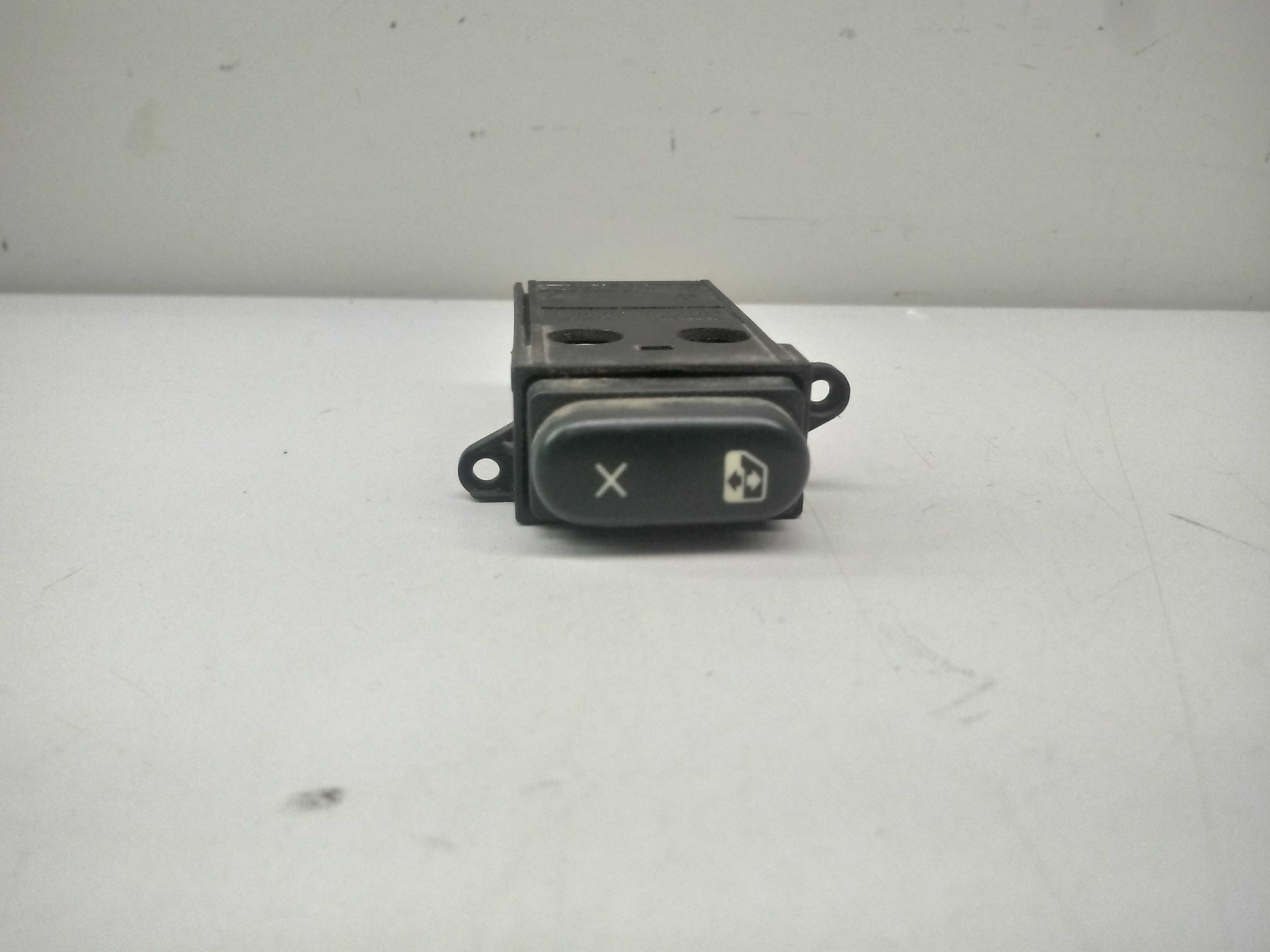 Botao Trava Vidros Traseiros Renault Scenic 99/02 1