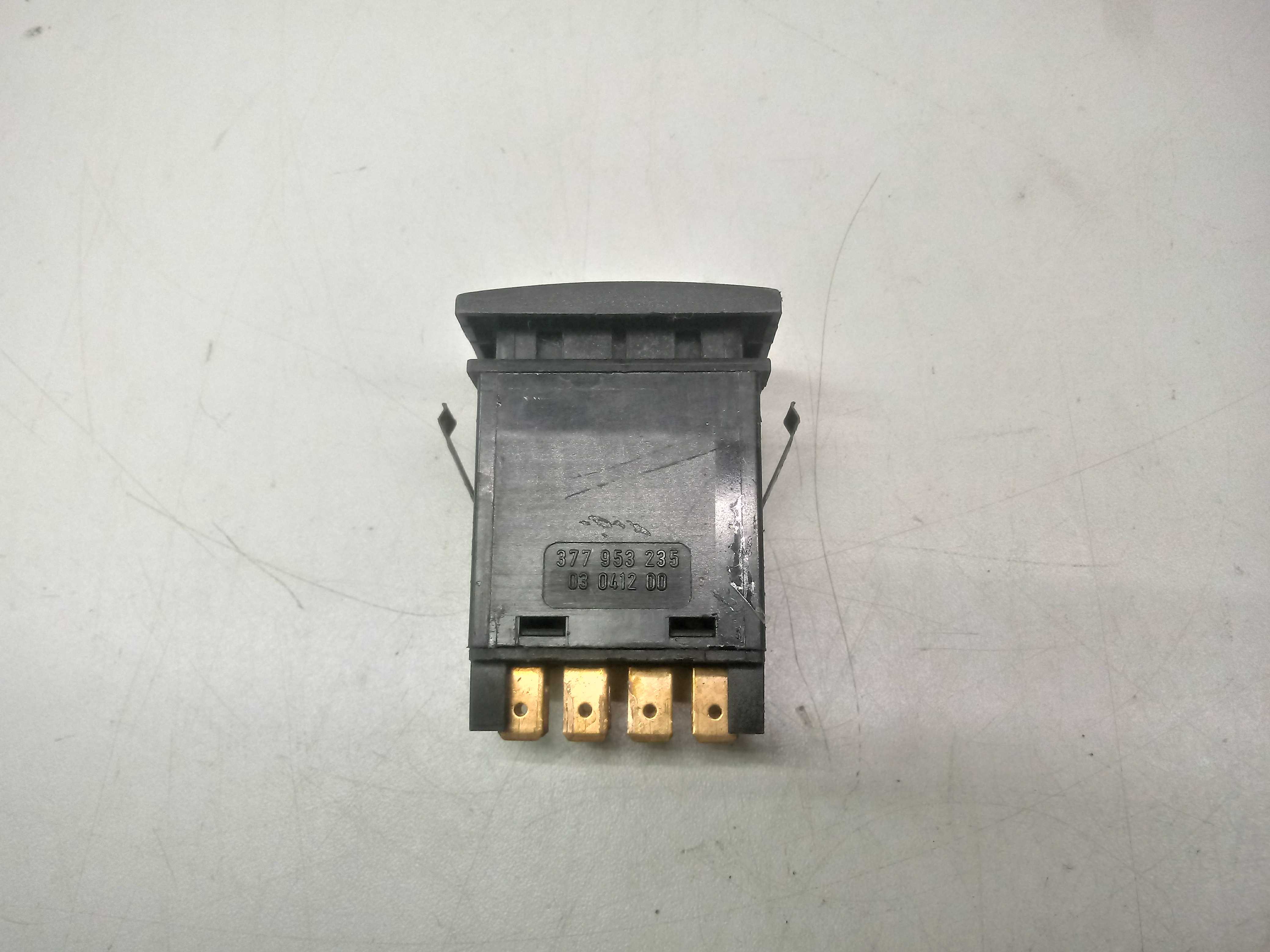 Botao Pisca Alerta Vw Gol Parati Saveiro 98/06 Preto 2