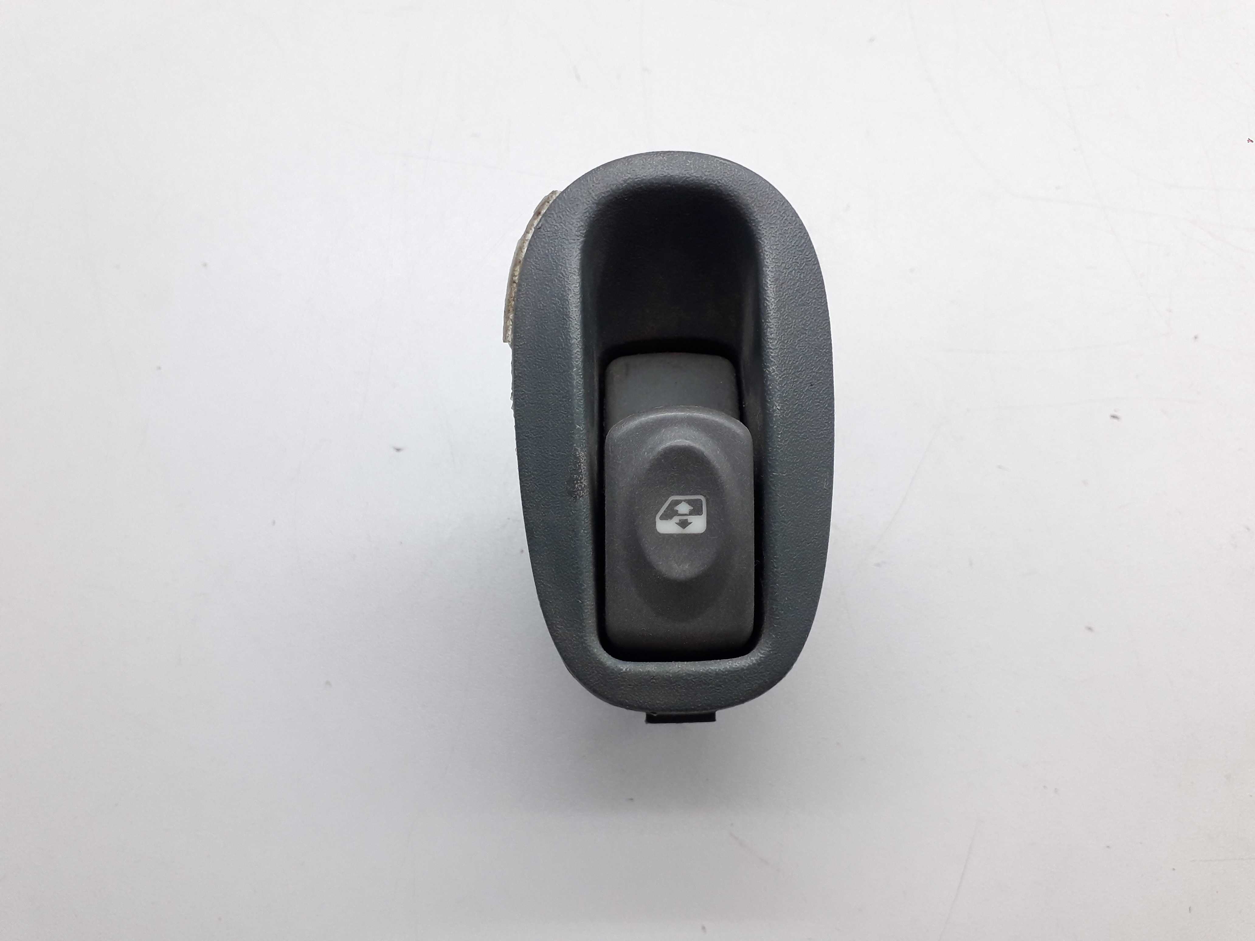 Moldura Botão Vidro Elétrico Traseiro Renault Scenic 99/06 1