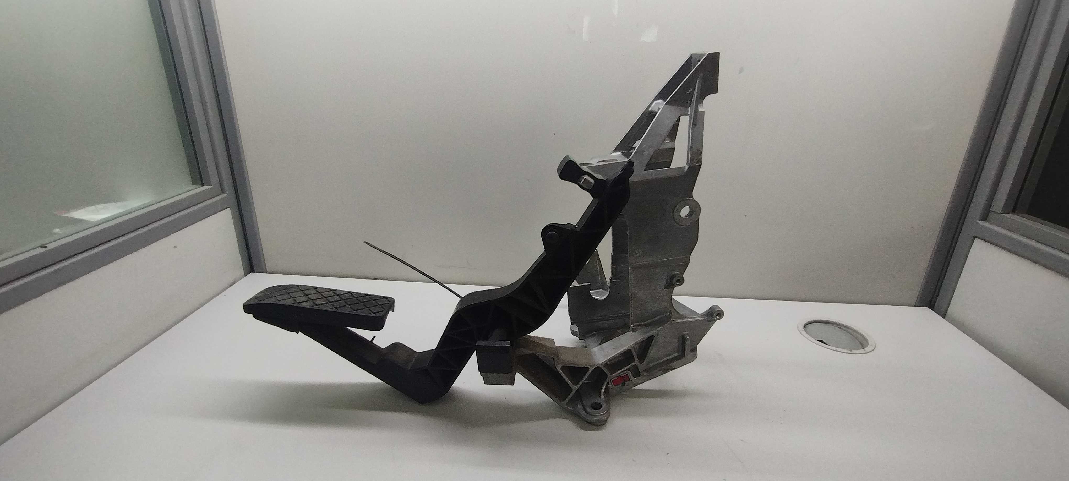 Suporte Pedaleira Pedal Acelerador Audi A6 00/06 3