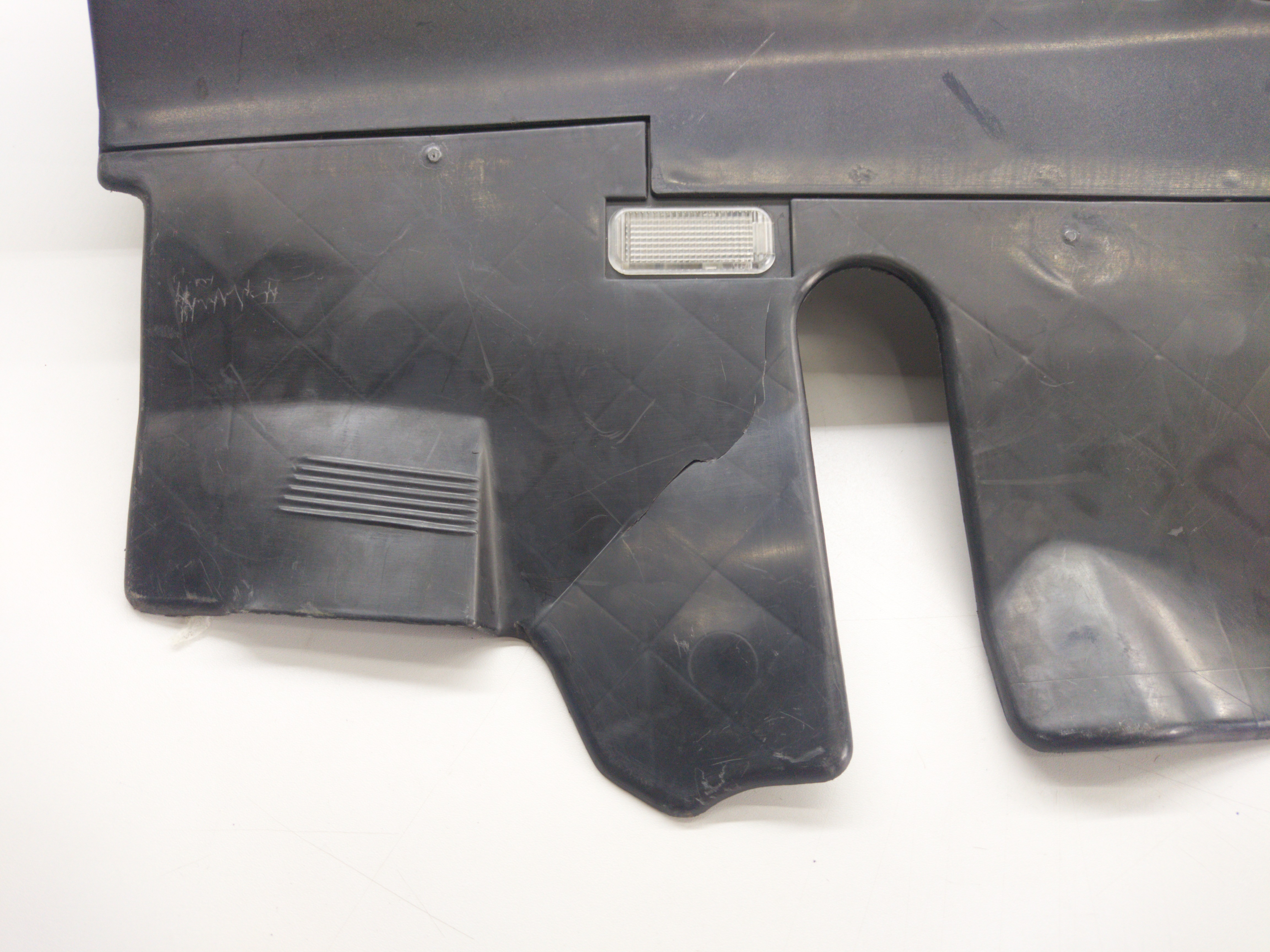 Acabamento Inferior Painel Esquerdo Audi A4 95/99 Avariado 5