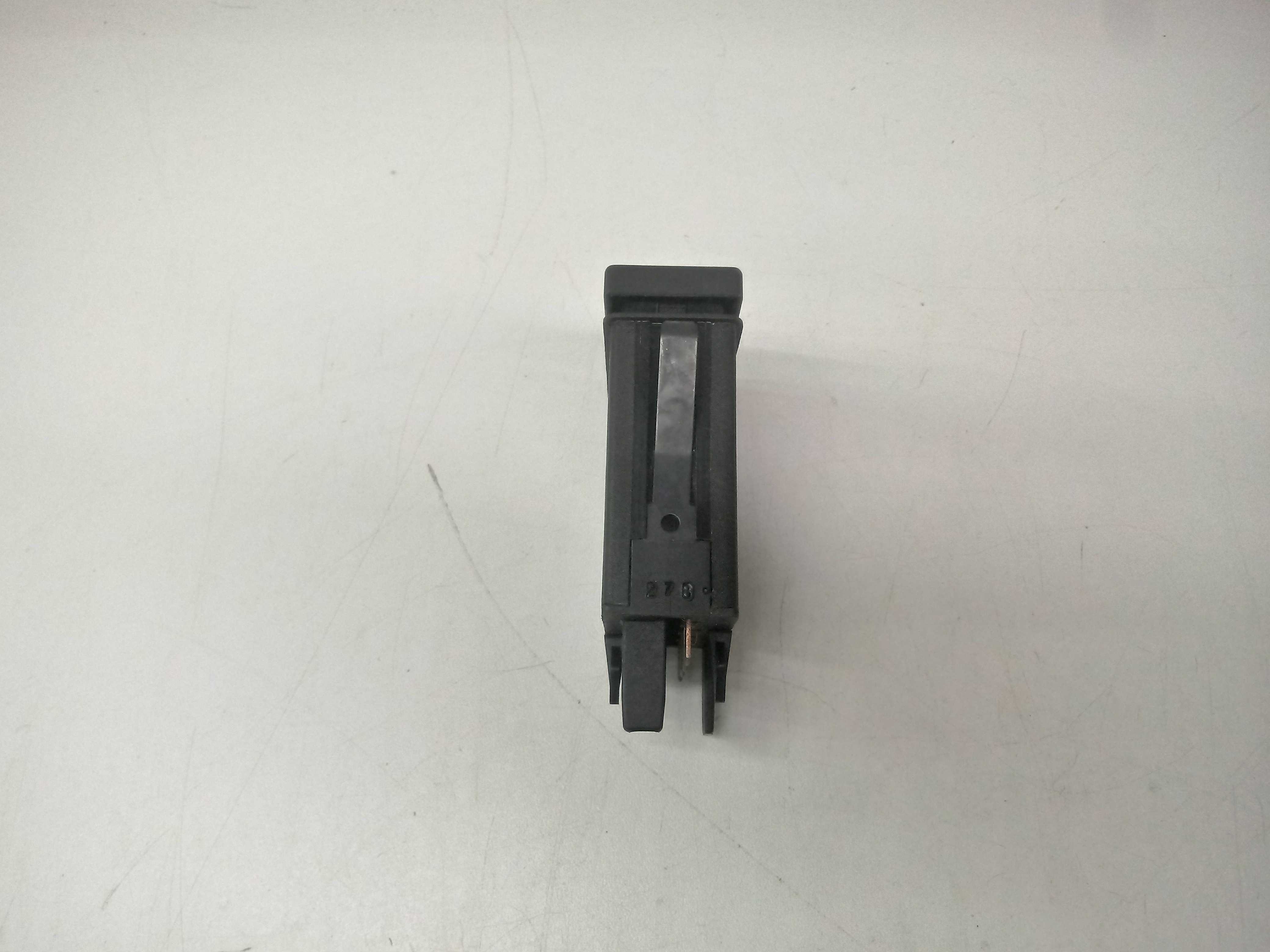 Botao Pisca Alerta Audi A4 95/01 Preto 3