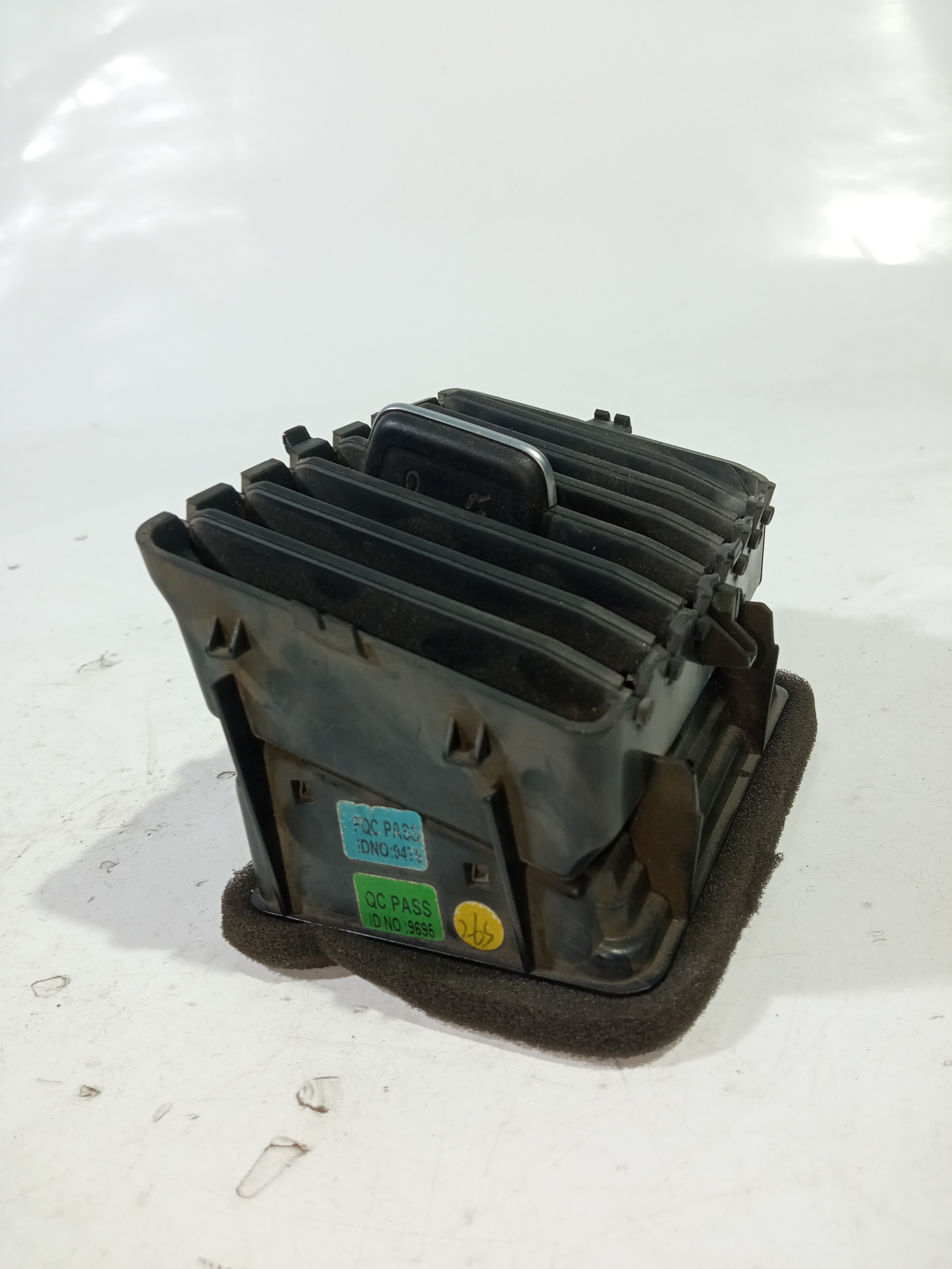Difusor De Ar Esquerdo Central Volkswagen Amarok 2017 A 2020 2