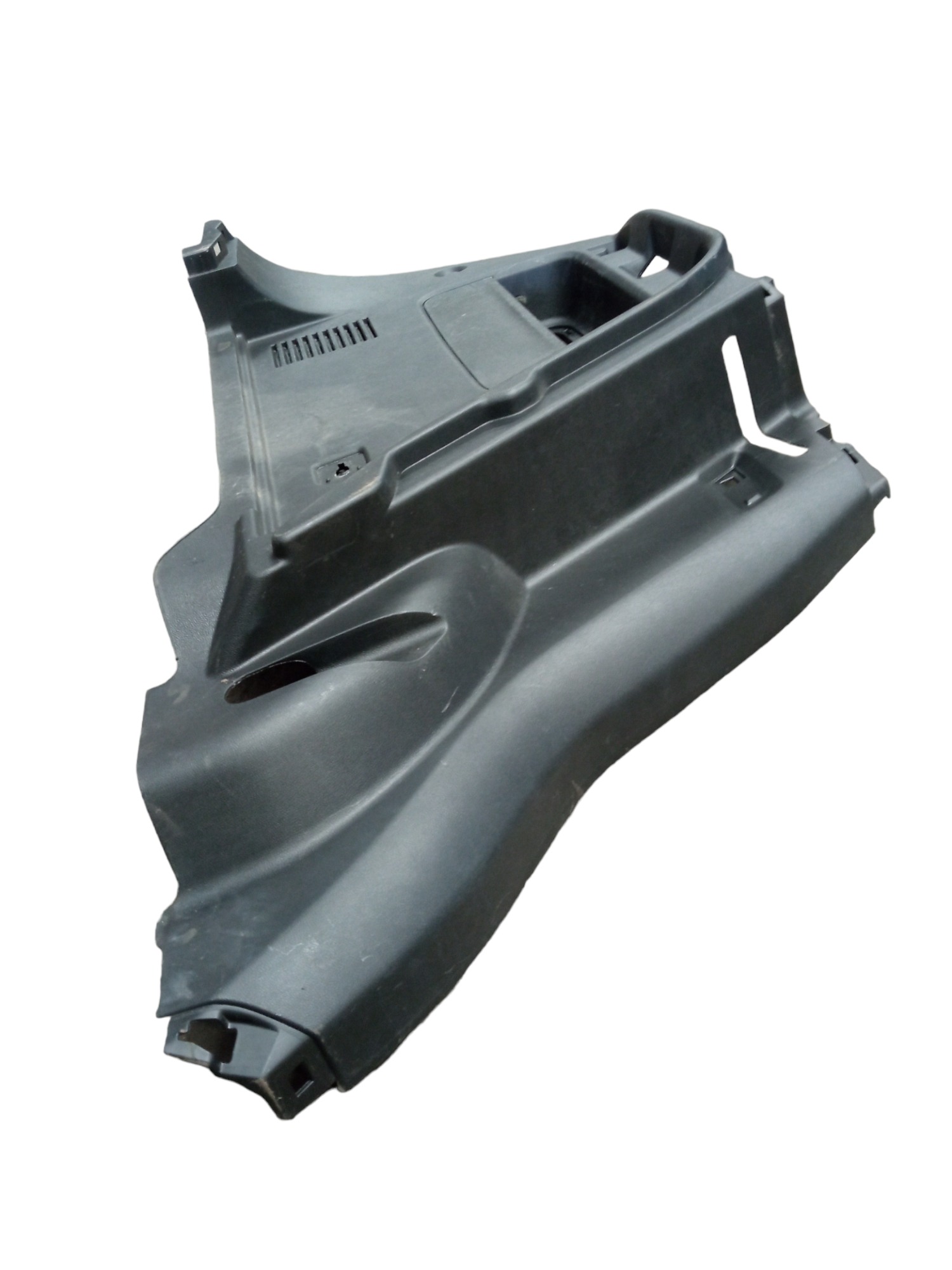 Acabamento Inferior Lateral E. Porta Malas Gm Tracker 17/20 2