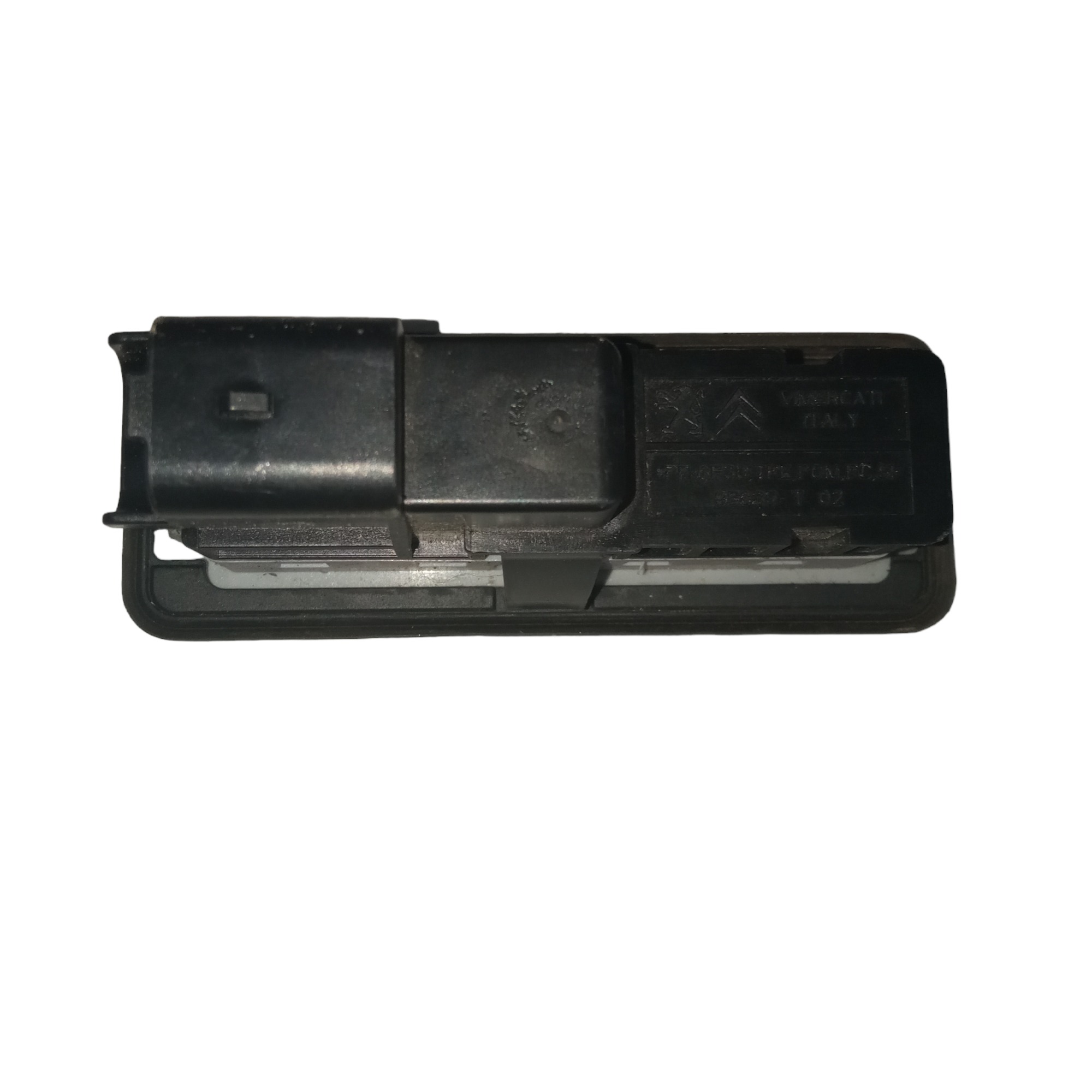 Botão Tampa Traseira Peugeot 208 2014/2018 Usado 3